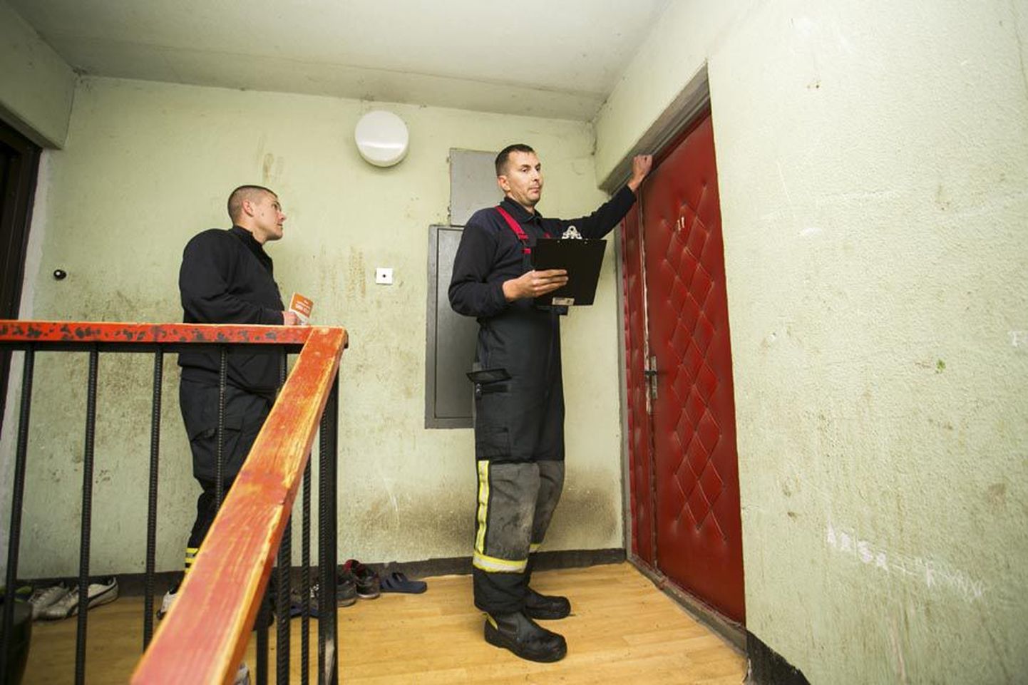 Päästeametnikud käivad külmade ilmade saabumise järel kodudes, kus kontrollivad suitsuandurite olemasolu ja küttekoldeid. Ukse taha tulnud tuletõrjujad maksab igal juhul tuppa lubada.
