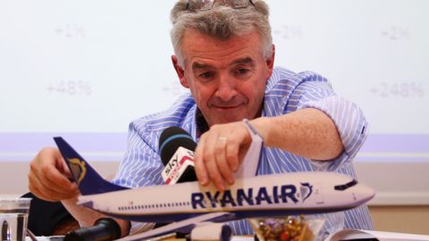  Ryanair:     