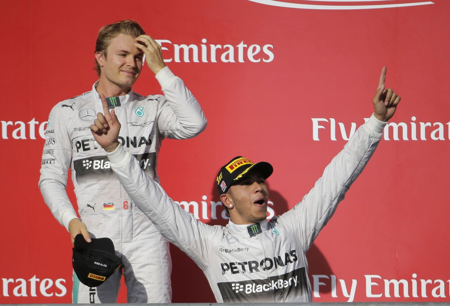Lewis Hamilton (esiplaanil) ja Nico Rosberg.