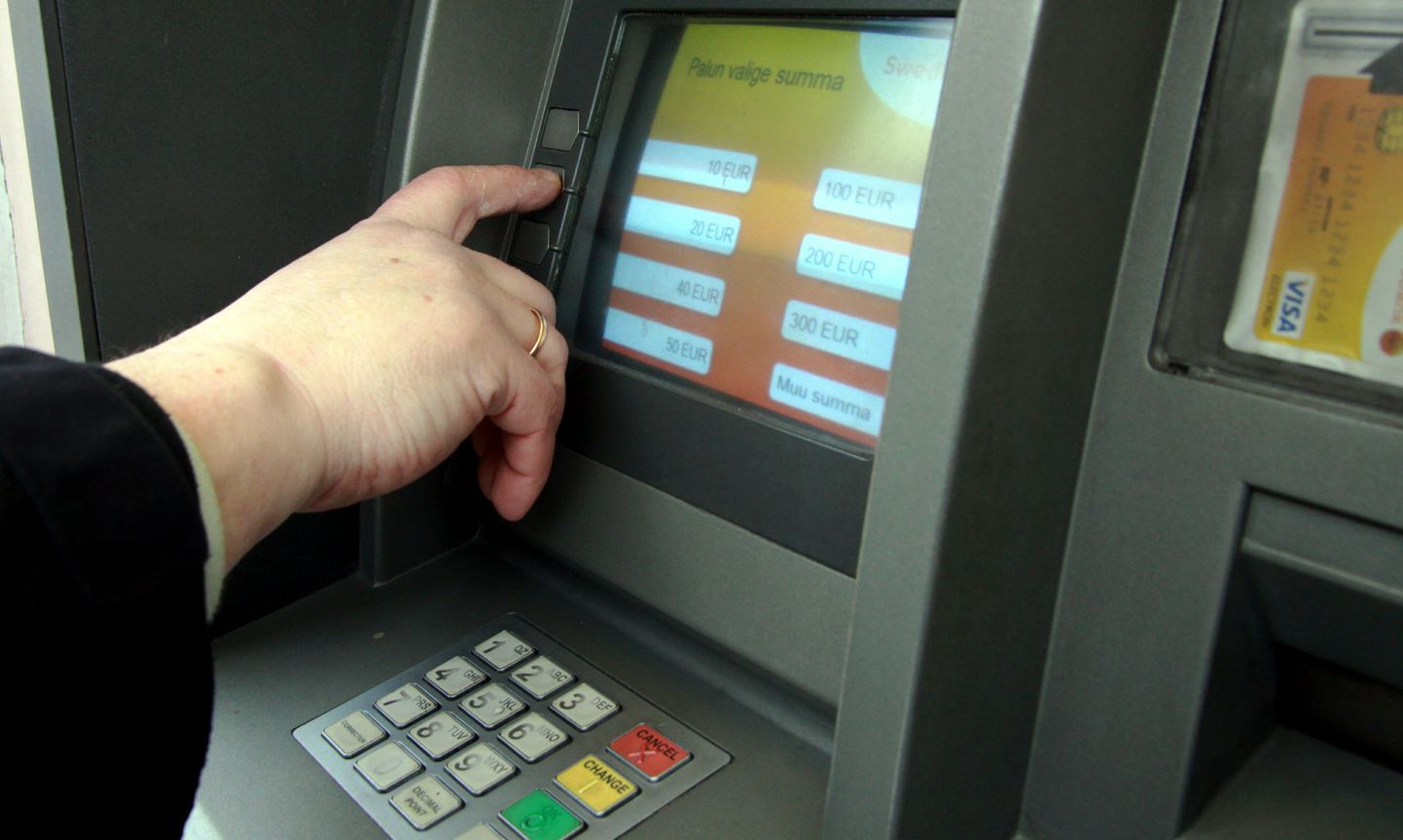 Swedbanki rahaautomaat.