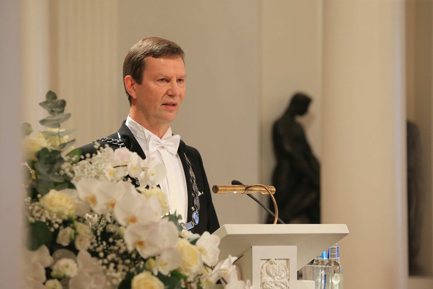 Tartu ülikooli rektor Volli Kalm pidamas kõnet rahvusülikooli 97. sünnipäeva puhul.
