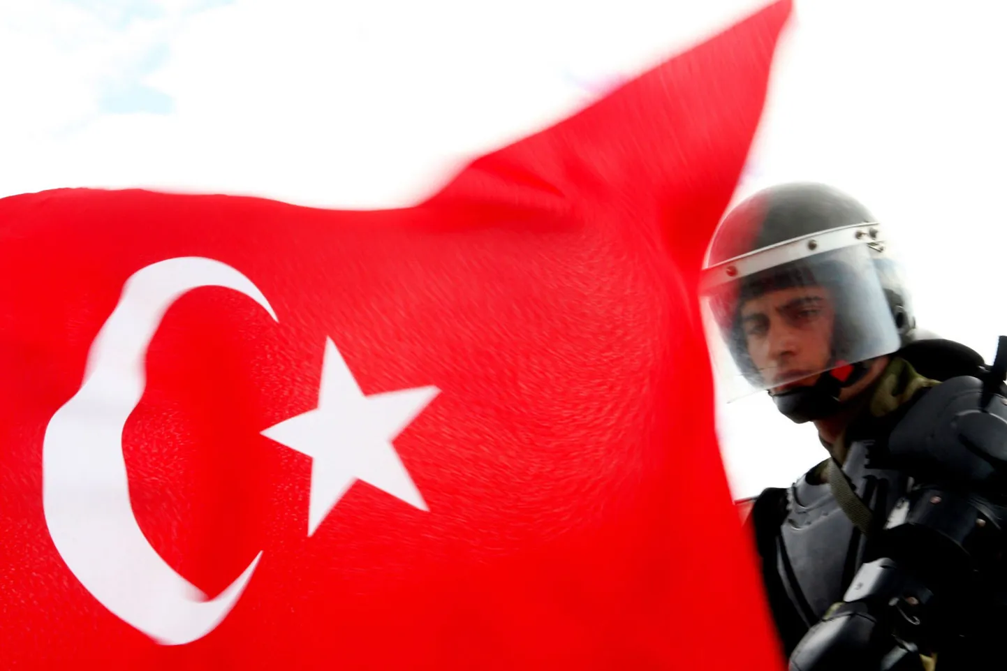 Türgi sandarm Türgi lipu taga.