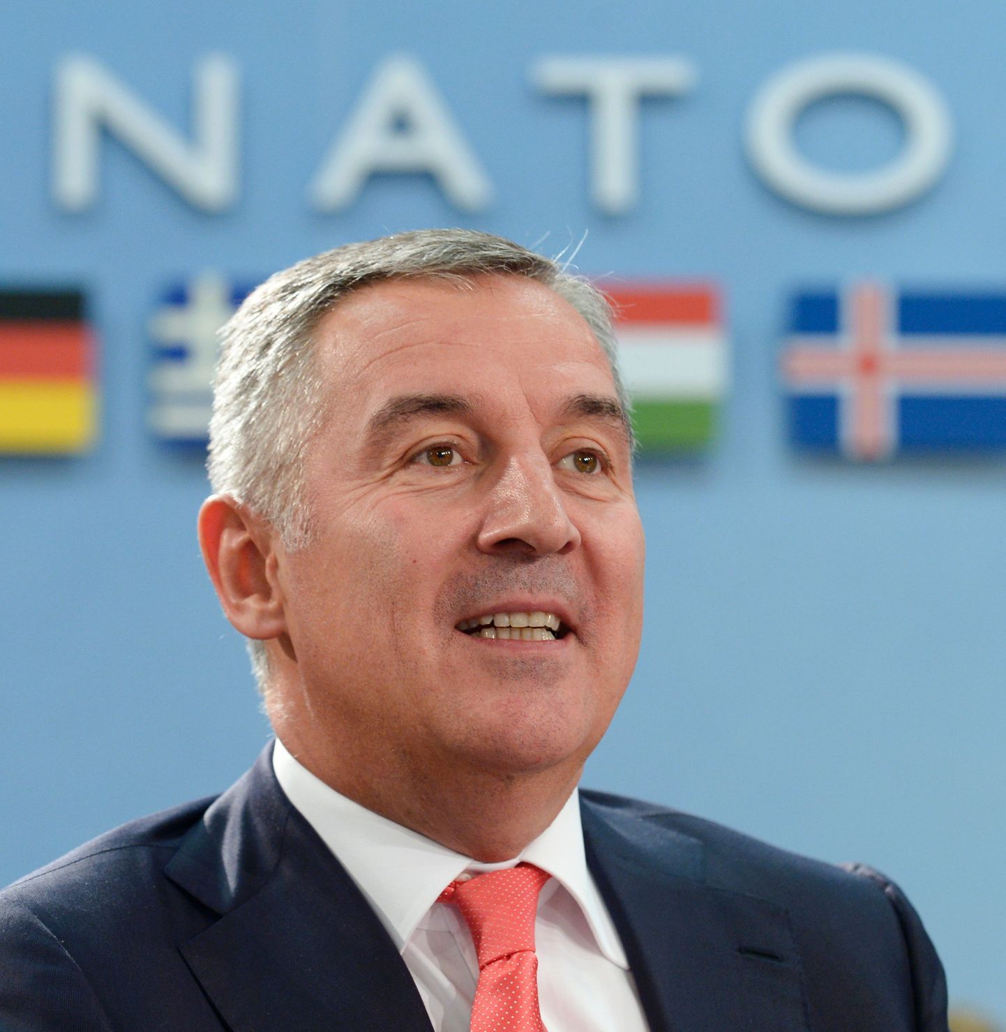 Milo Đukanović mullu mais, kui ta oli veel Montenegro peaminister, NATO peakorteris.