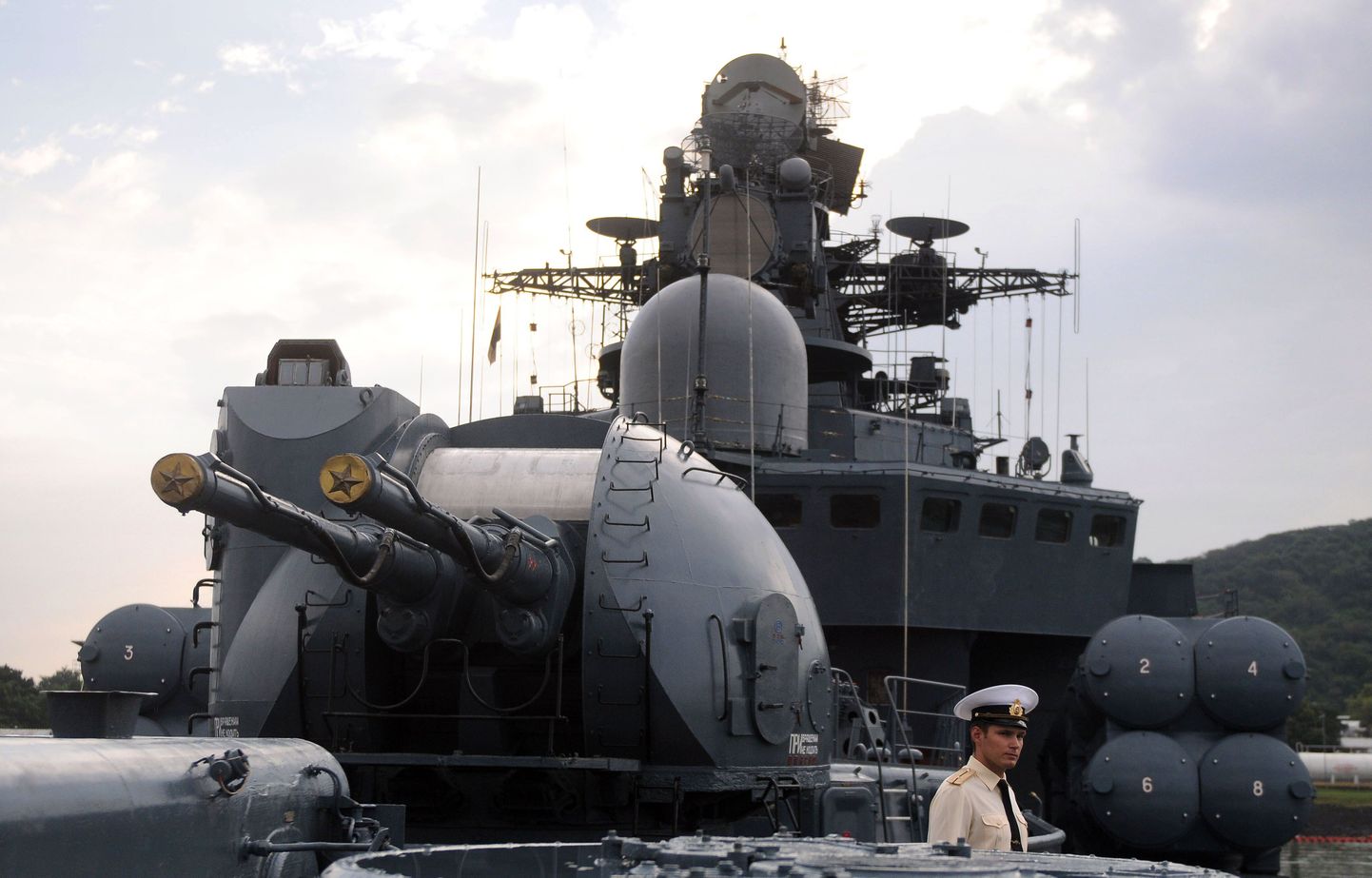 Admiral Tšabanenko meeskonnaliige pidamas vahti peatuse ajal Rodmani mereväebaasis Panamas.