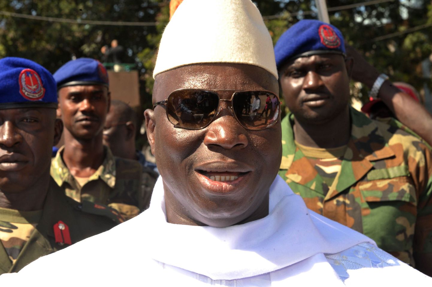Gambia presidendi Yayha Jammeh' sõnul võimaldab uus korraldus rahval pühendada rohkem aega palvetamisele, ühiskondlikule tegevusele ja põllumajandusele.