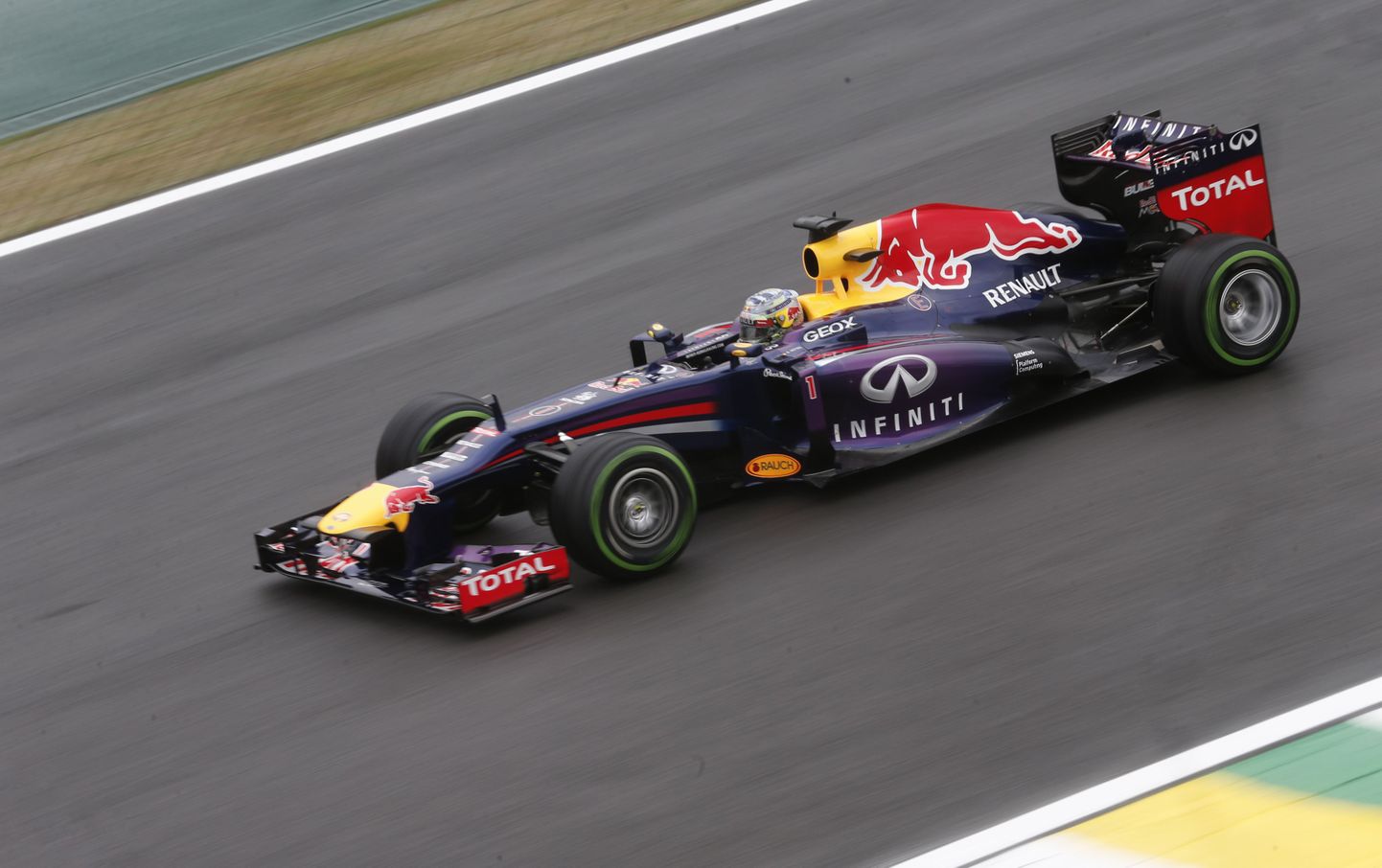 Sebastian Vettel kannab ka tuleval hooajal numbrit 1.