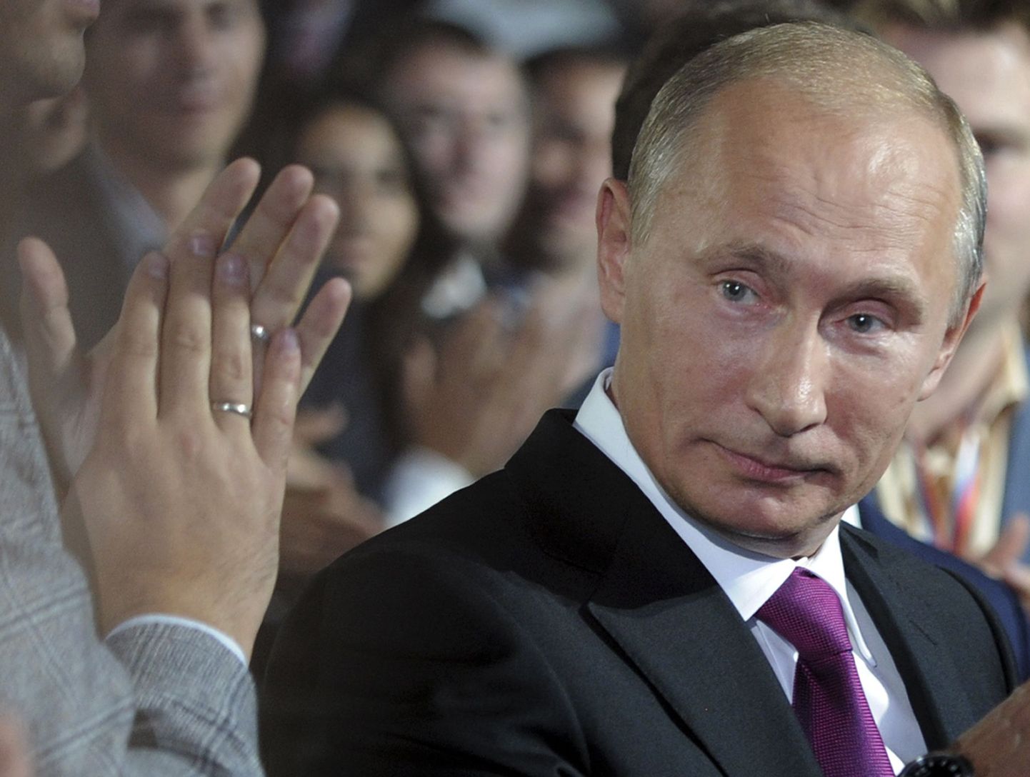 Vene peaminister Vladimir Putin üleeile Ühtse Venemaa kongressil.