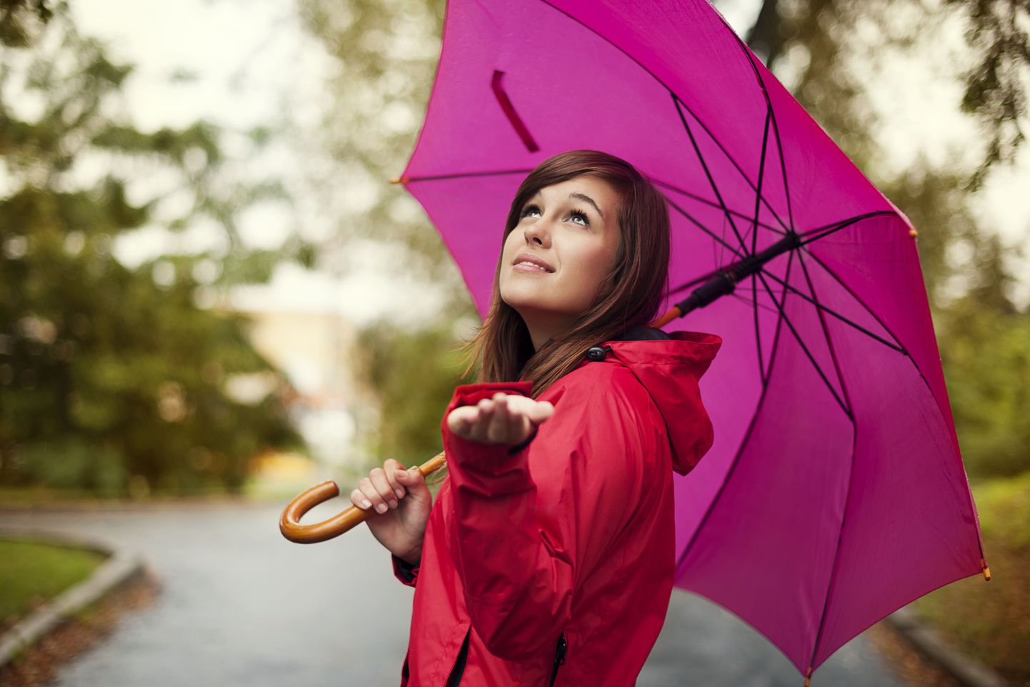 Девушка с зонтом.