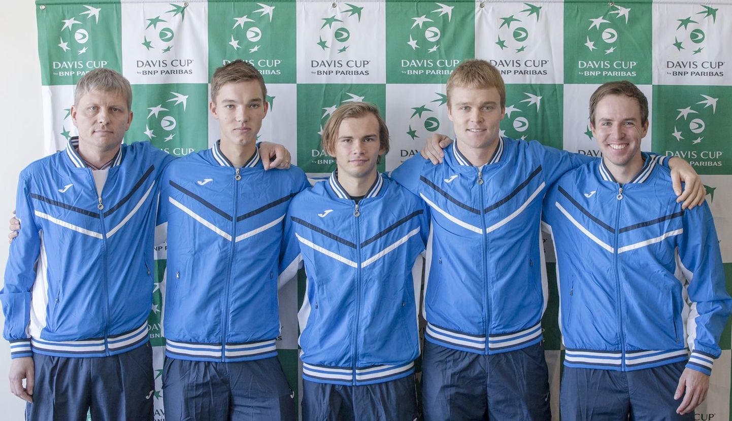 Слева направо: капитан команды Экке Тийдеманн, Кеннет Райсма, Маттиас Сиймар, Юрген Зопп и Владимир Иванов.