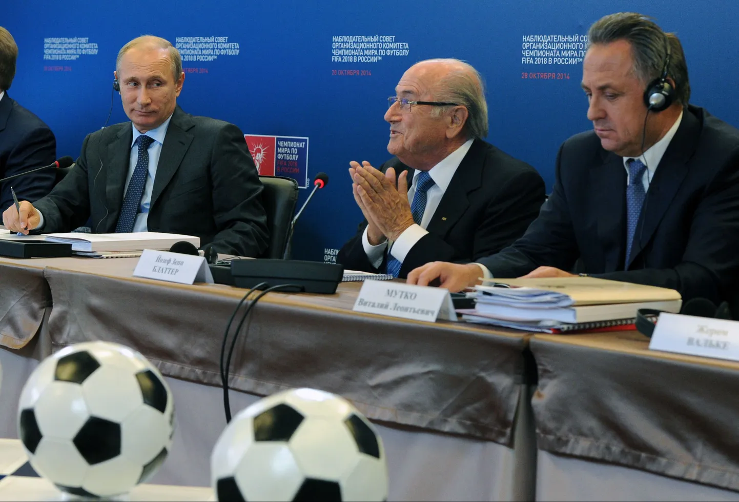 Заседание Наблюдательного совета ЧМ-2018 в Москве. Слева-направо: Владимир Путин, Йозеф Блаттер, министр спорта РФ Виталий Мутко.