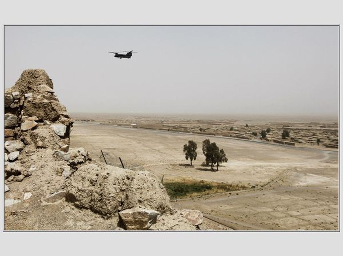 USA helikopter Afganistani-Pakistani piiriala kohal.