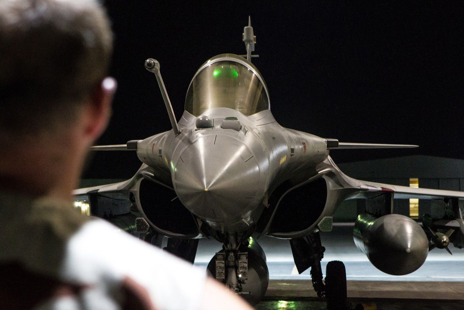 Süürias õhulööke andnud Prantsuse õhujõudude Rafale-tüüpi hävitaja.