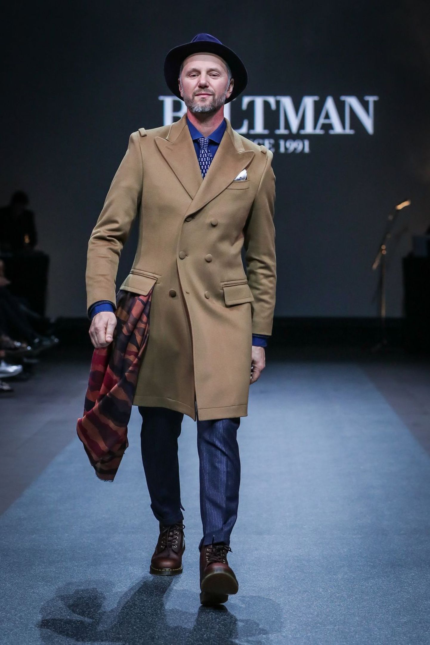 Staaride piltnikust Toomas Volkmann proovis modellitööd Tallinn Fashion Weeki raames Baltmani moeshowl
