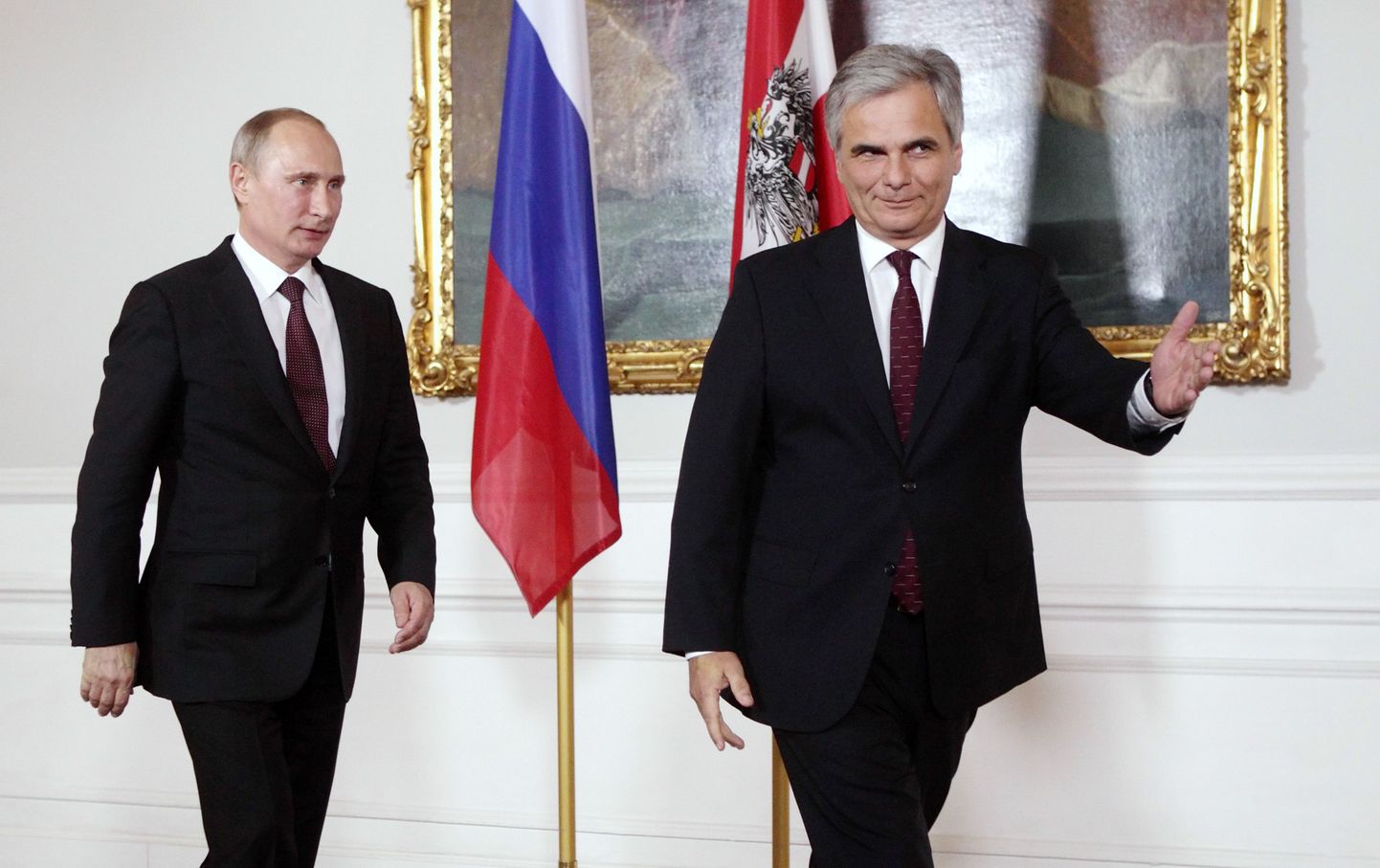 Austria kantsler Werner Faymann (paremal) koos Vene presidendi Vladimir Putiniga Viinis 24. juunil.