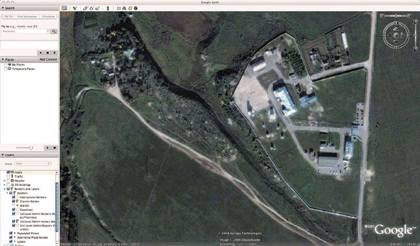 Google Earthist on näha maa-ala Pihkva järve juures, kus veel 2002. aastal ei olnud midagi, nüüd aga asuvad seal salakuulamisbaasi hooned..