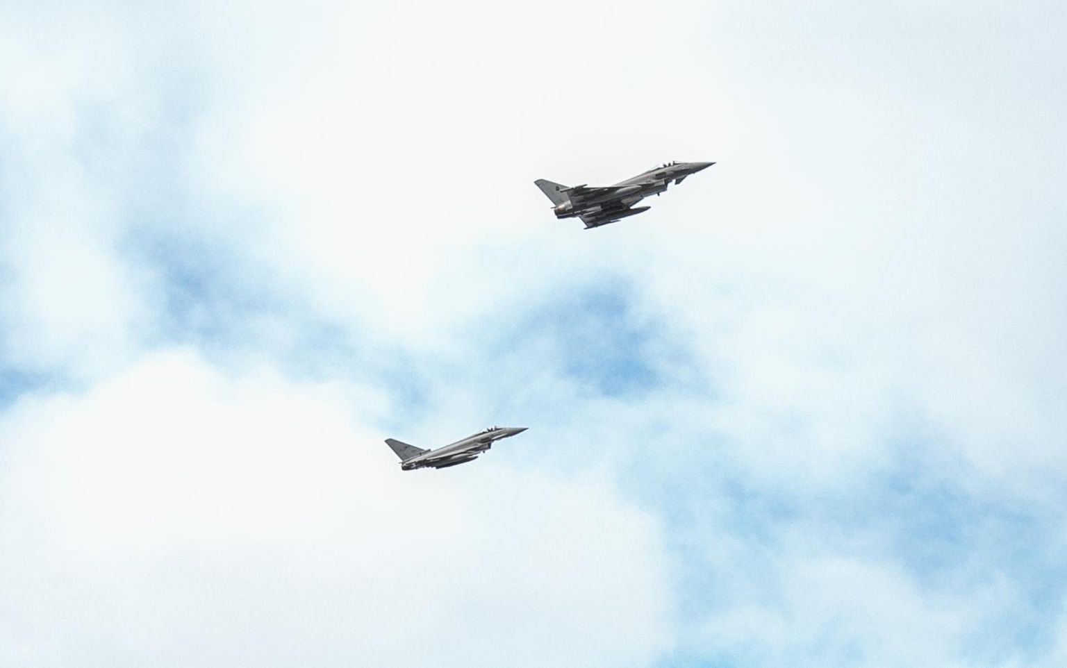 NATO hävitajad madallennul.