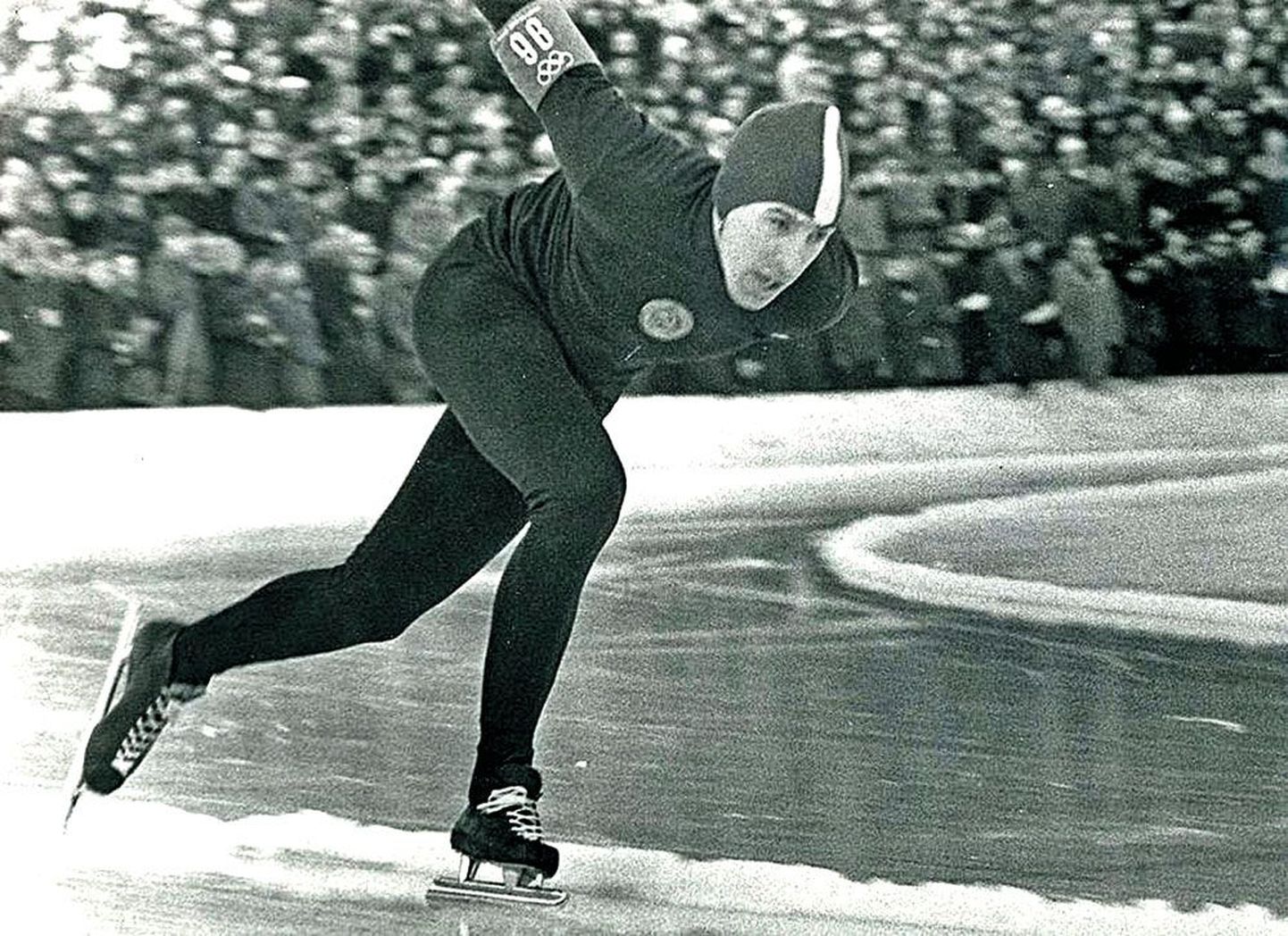 Ants Antson 1964. aasta Innsbrucki olümpial 1500 m distanstsil kuldmedali poole kihutamas.
