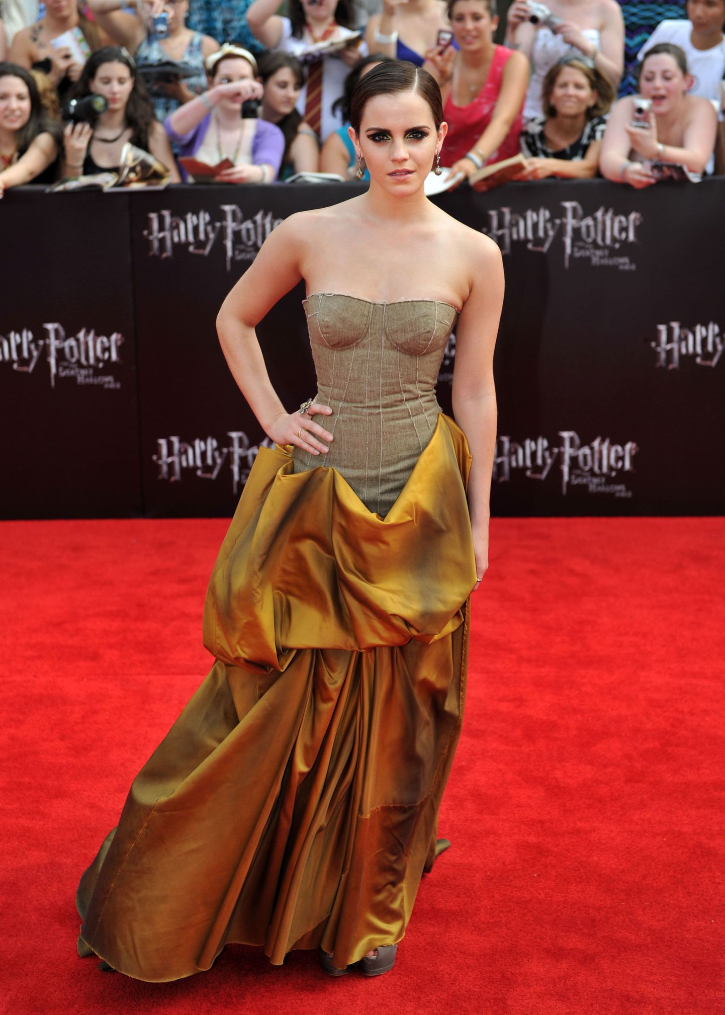 Эмма Уотсон на премьере фильма "Гарри Поттер и Дары смерти".