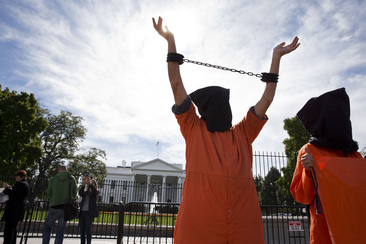 Protestijad ülemöödunud kuul Washingtonis Valge Maja eest Guantánamo lõpmatute kinnipidamiste vastu protestimas.
