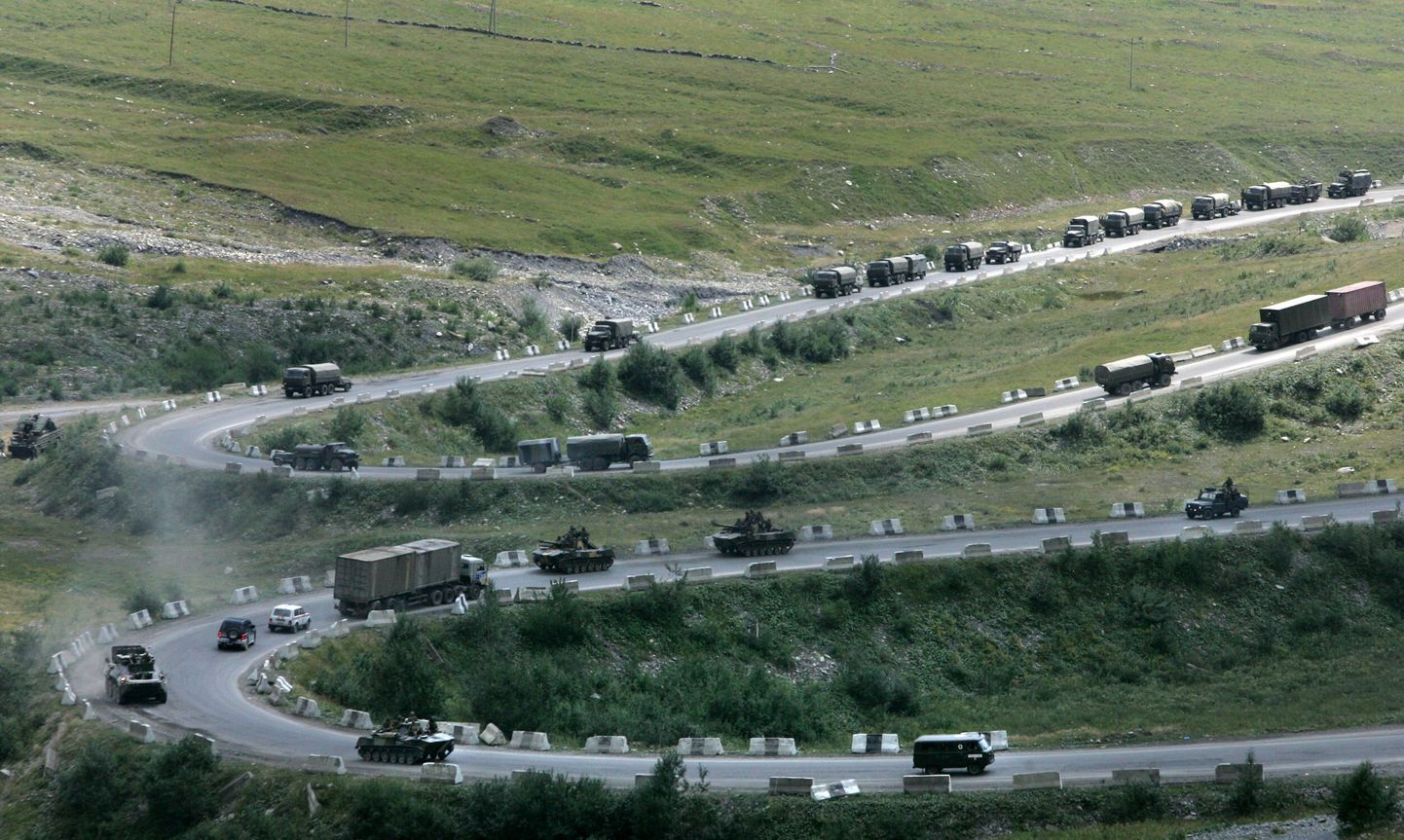 Vene tankid ja sõjaväemasinad Lõuna-Osseetias