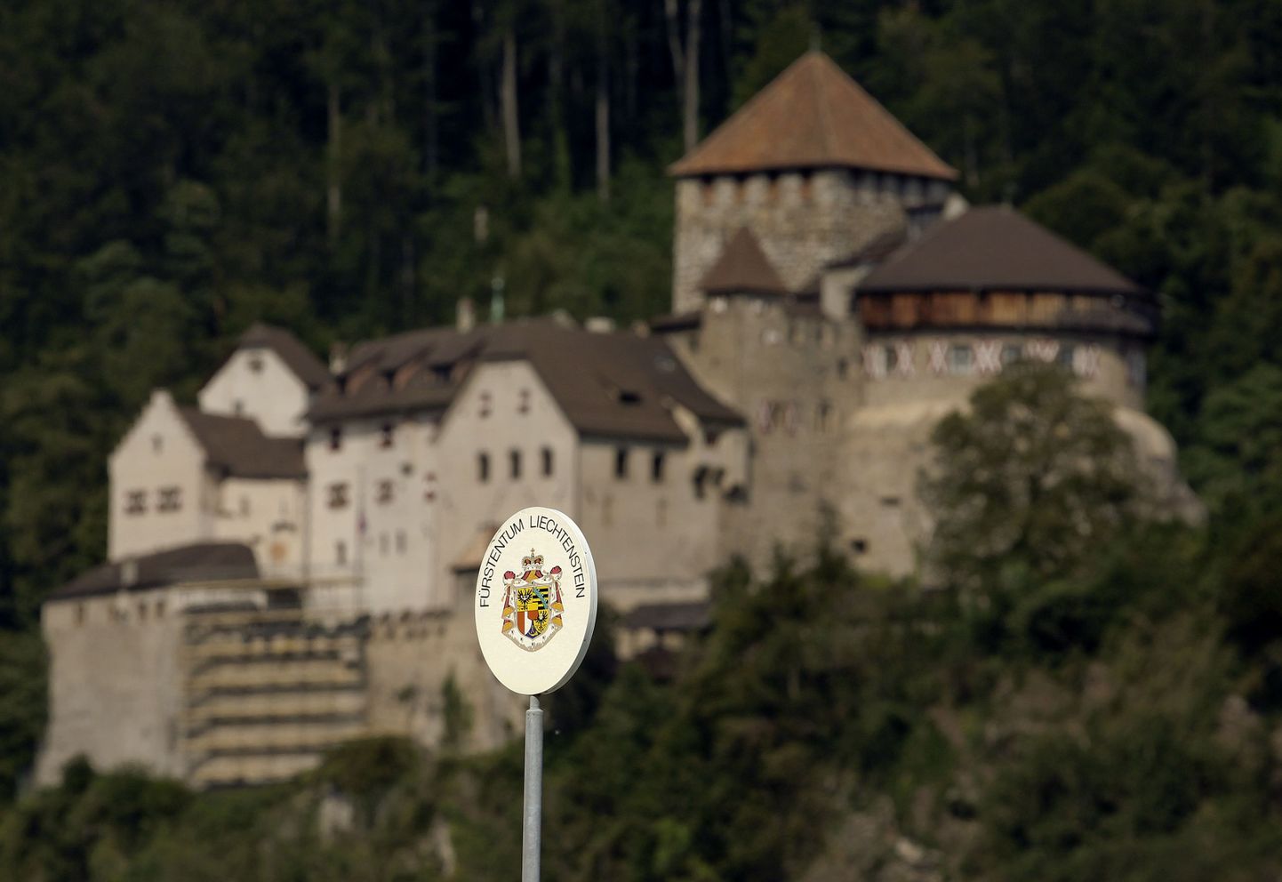 Märk vürstiriigi Liechtensteini ja Šveitsi piiril.