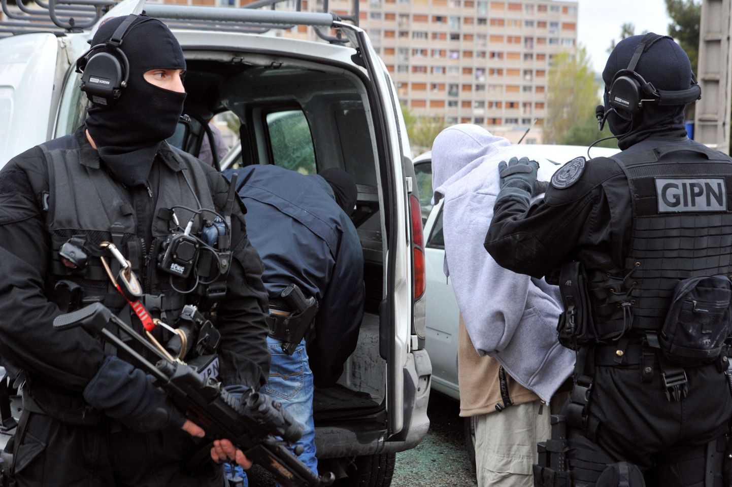 Islamiriigiga seotud kahtlusaluste vahi alla võtmine Prantsusmaal