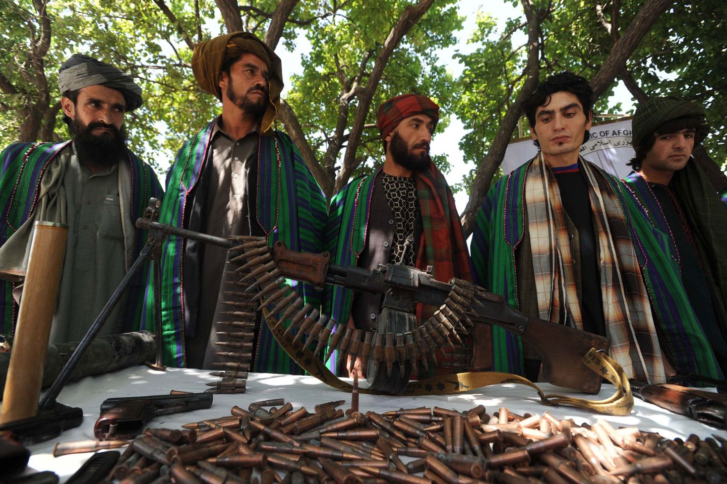 Endised Talibani võitlejad, kes liitusid Afganistani valitsusvägedega