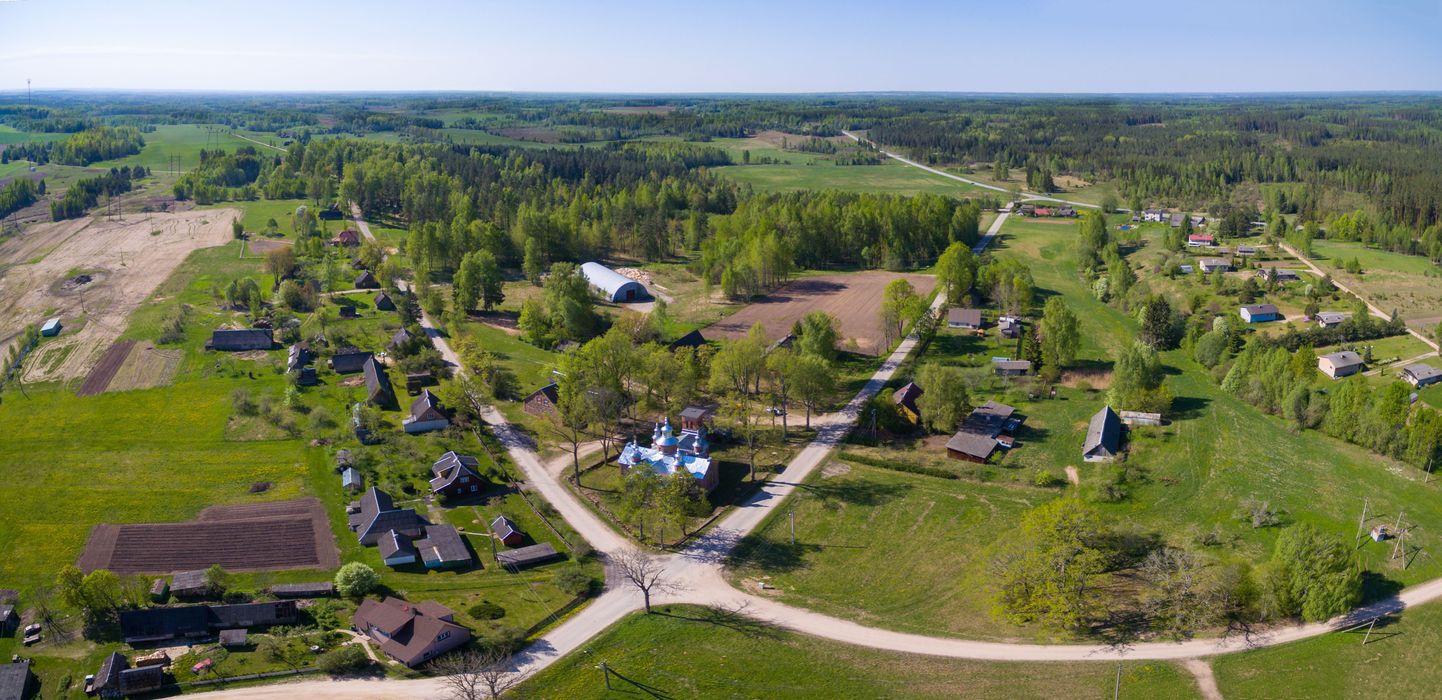 Priipalu Valga–Tartu maantee ääres andis oma hiilgeaegadel välja aleviku mõõdu, nüüd on see rahulik ilus küla keset kaunist loodust.