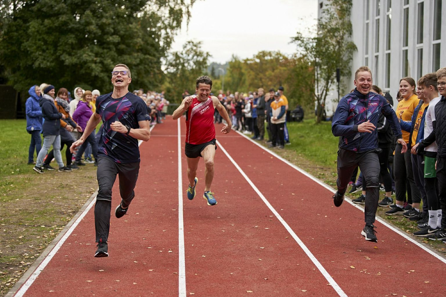 Mapri Ehituse esindajad sümboolsel avamisjooksul
