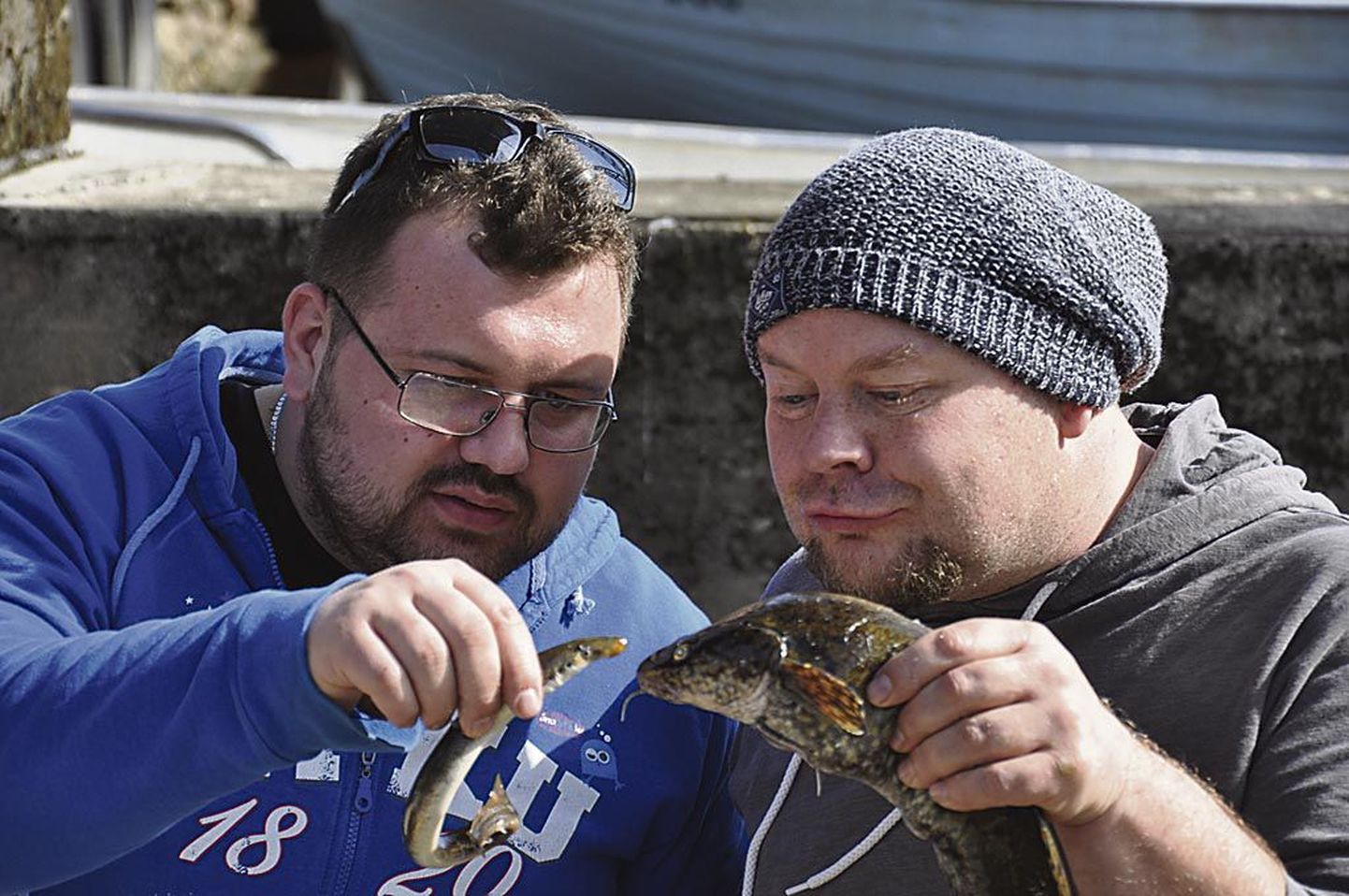Piparmündi peakokk Vladimir Upeniek ja näitleja Ago Anderson Pärnu kalurite saaki uudistamas.