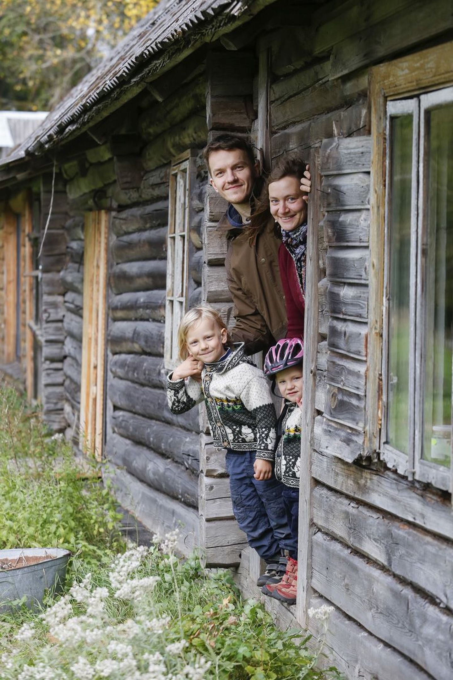 Marian Hiire ja Mihkel Nummert elasid aasta Rootsis, kuid said seal aru, et Eestis on ­parem. Juba üle aasta kasvatavad nad oma kahte poega Rakke vallas.