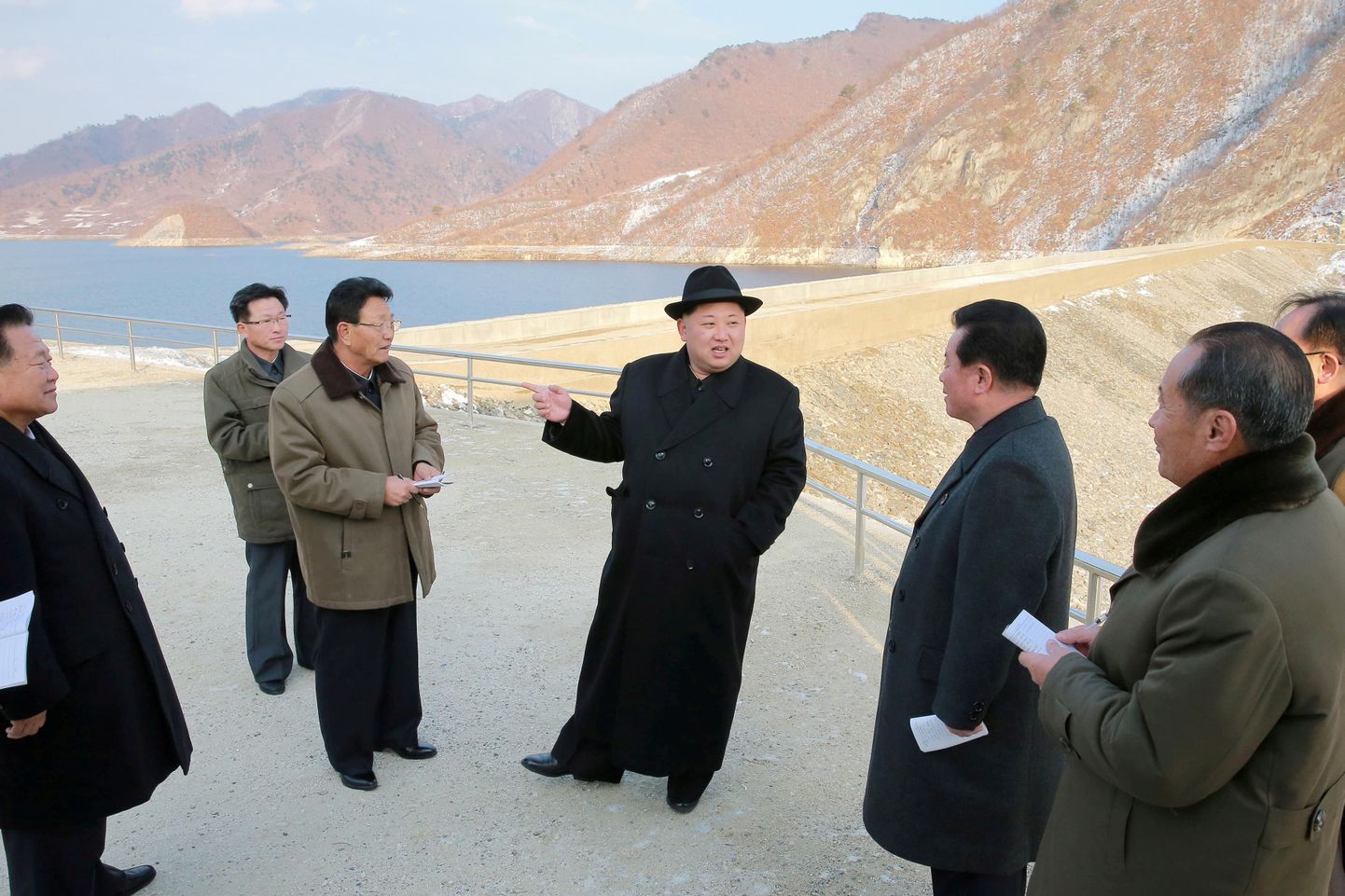 Kim Jong-un visiidil Wonsani sõjaväebaasi.