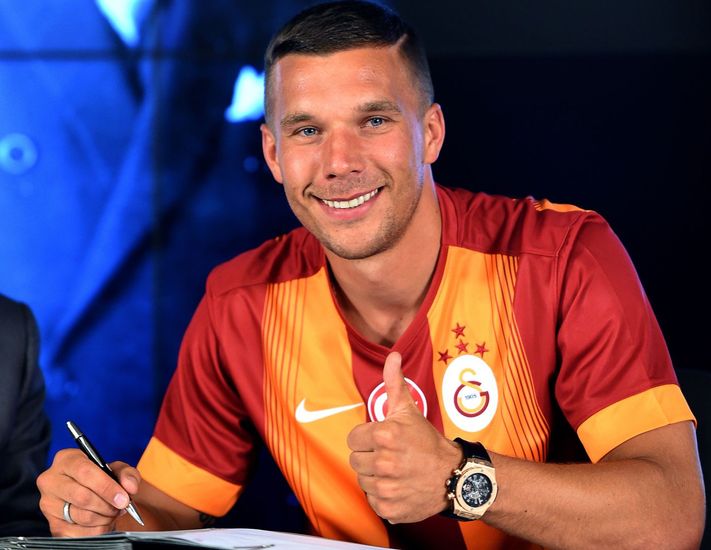 Lukas Podolski sõlmis lepingu Galatasarayga