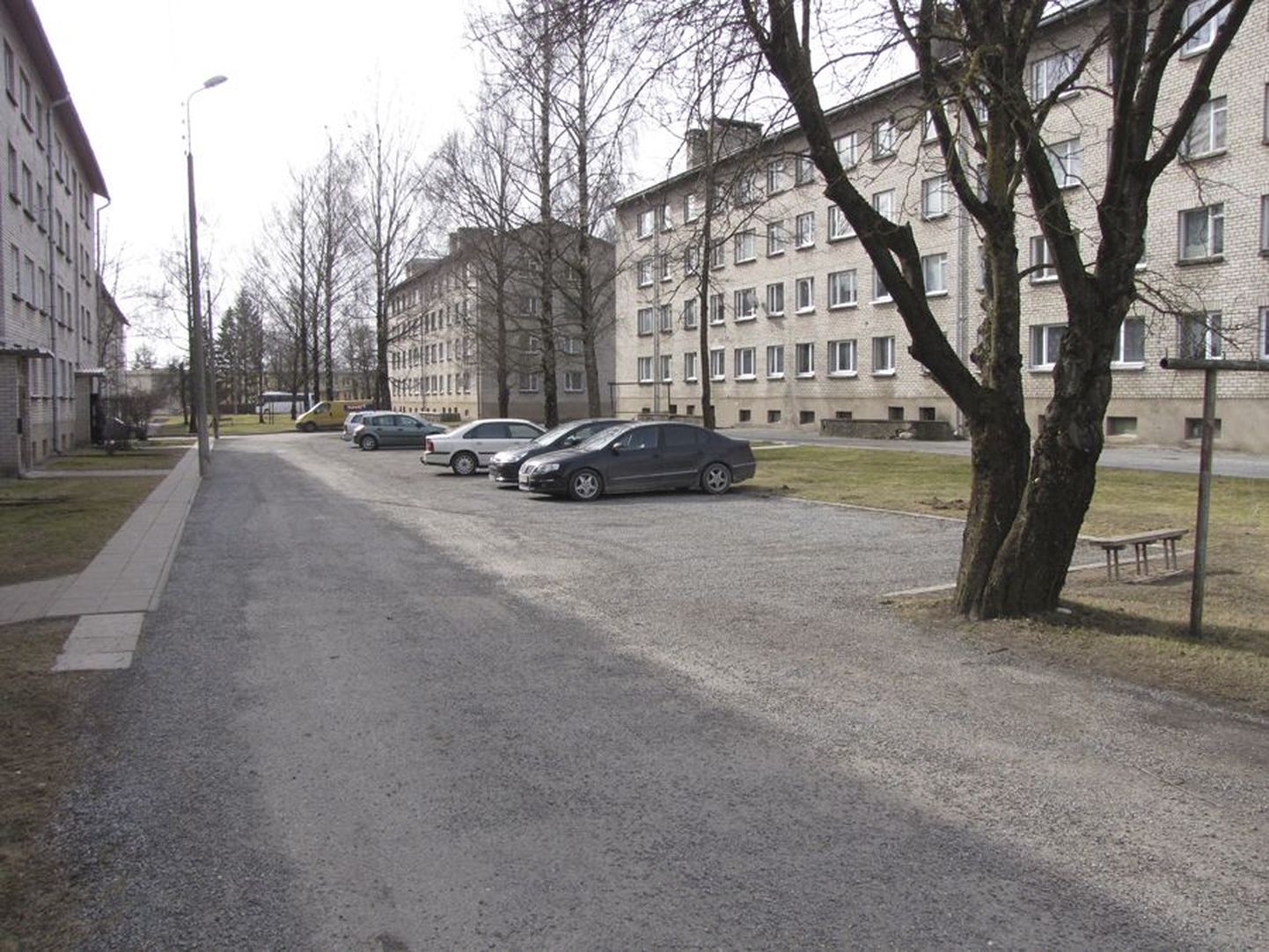 Mitu Viljandi korteriühistut on lasknud parkimiskohti haljasala arvelt juurde luua.