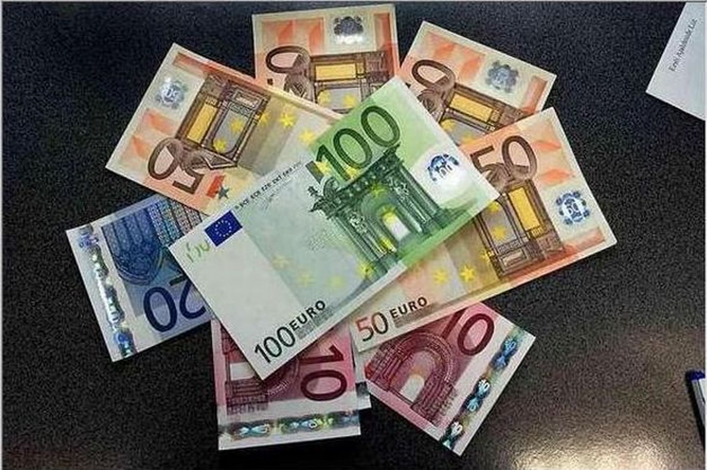 Купюры Евро.