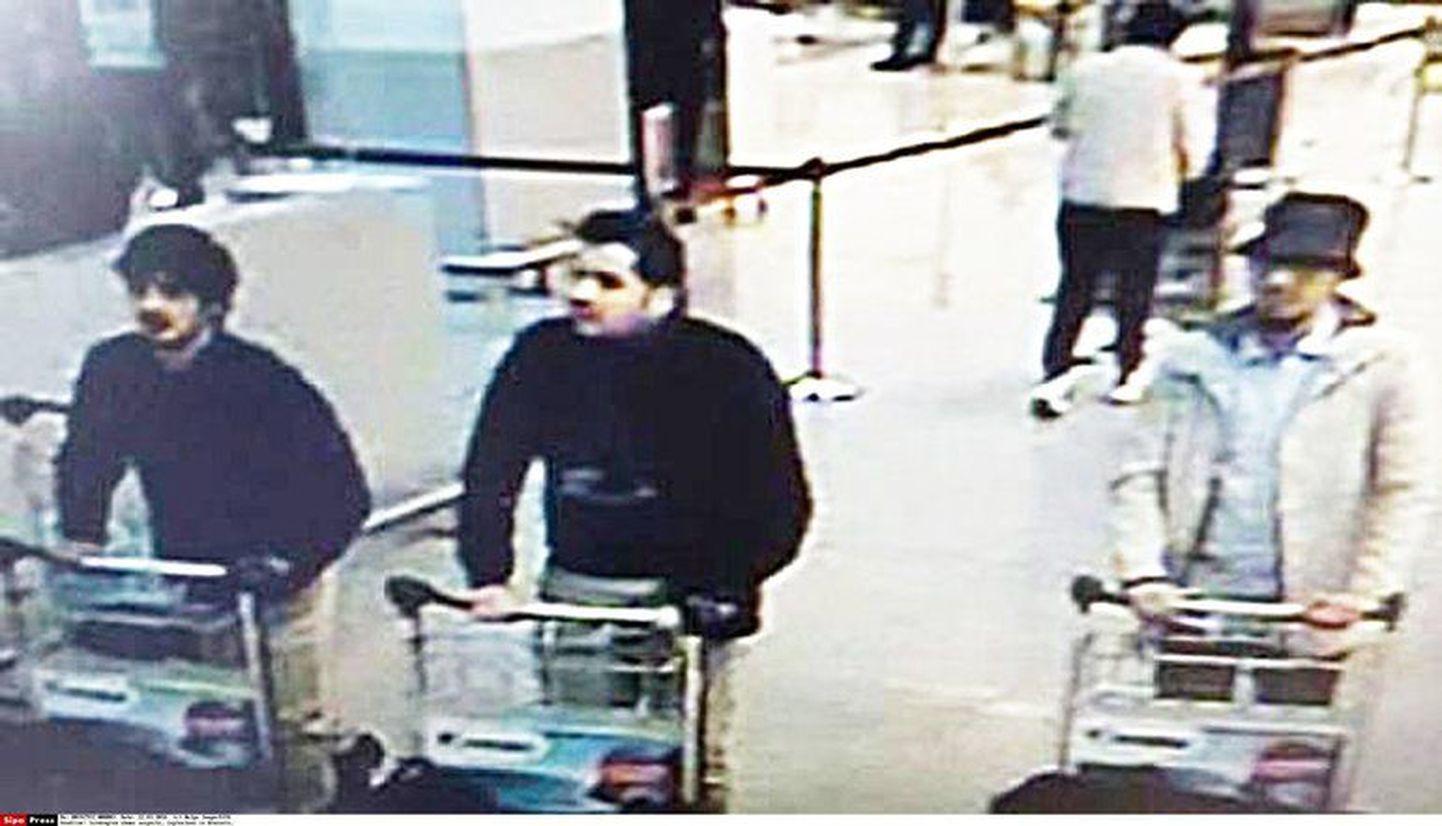 Terroristide kolmik lennujaama videol. Salapärane kaabuga mees on nüüd väidetavalt käes, tema nimi on Mohamed Abrini