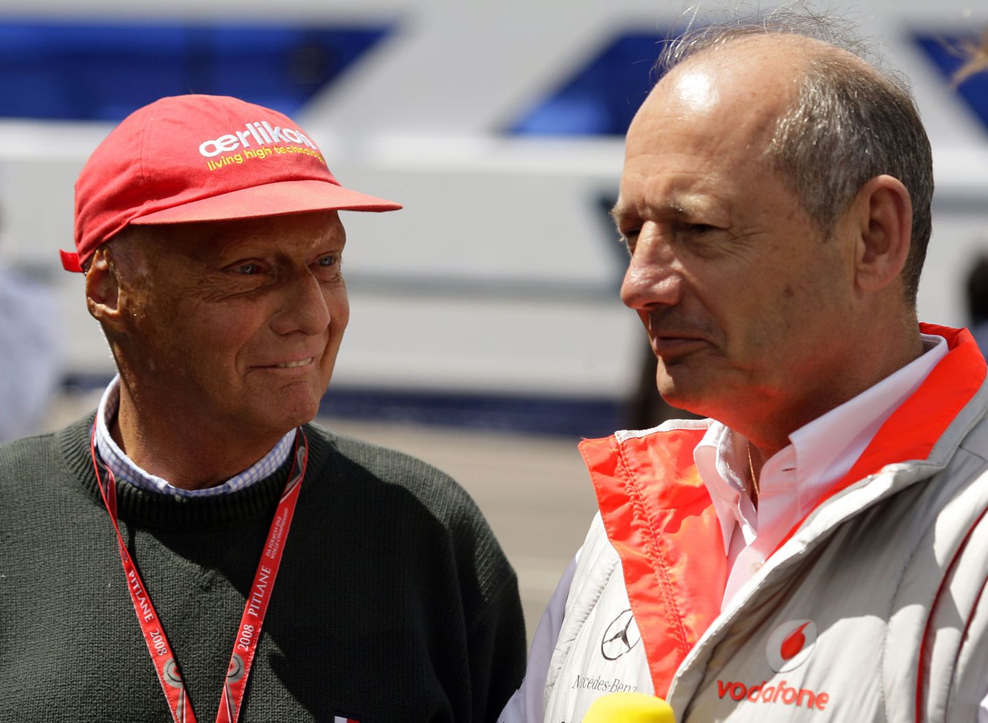 Ron Dennis (paremal) asub taas McLareni vormel-1 võistkonda juhtima.