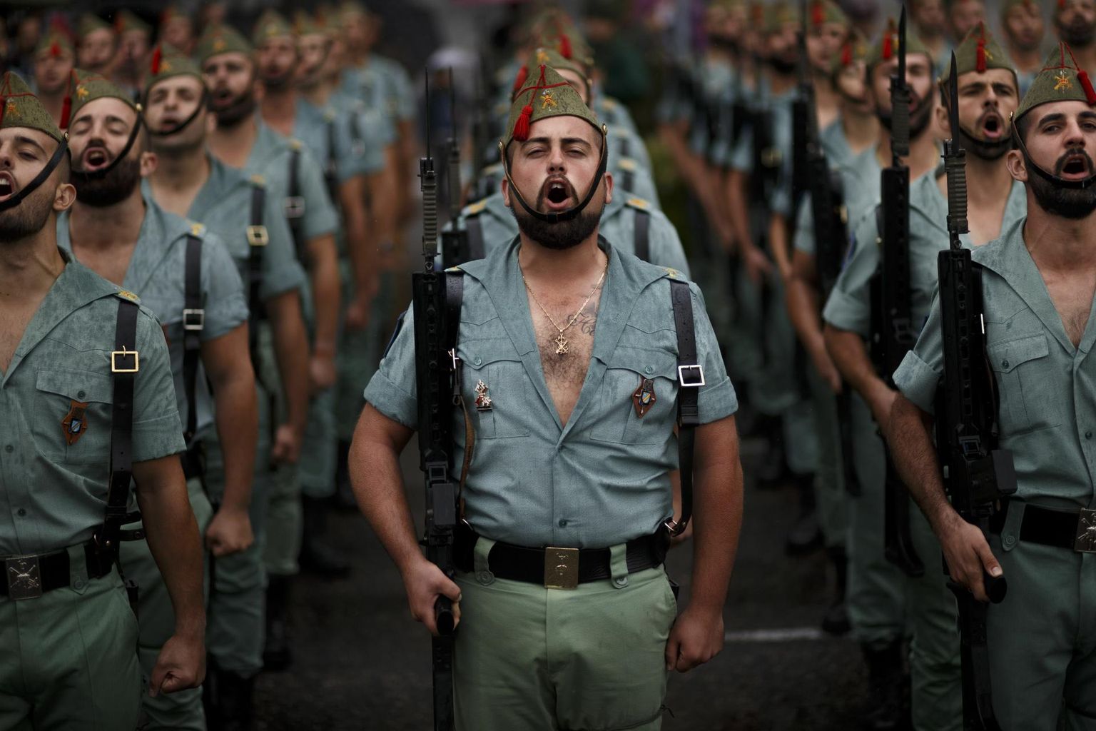 Hispaania armee eliitüksuse La Legion liikmed tähistamas Madridis Hispaania päeva.