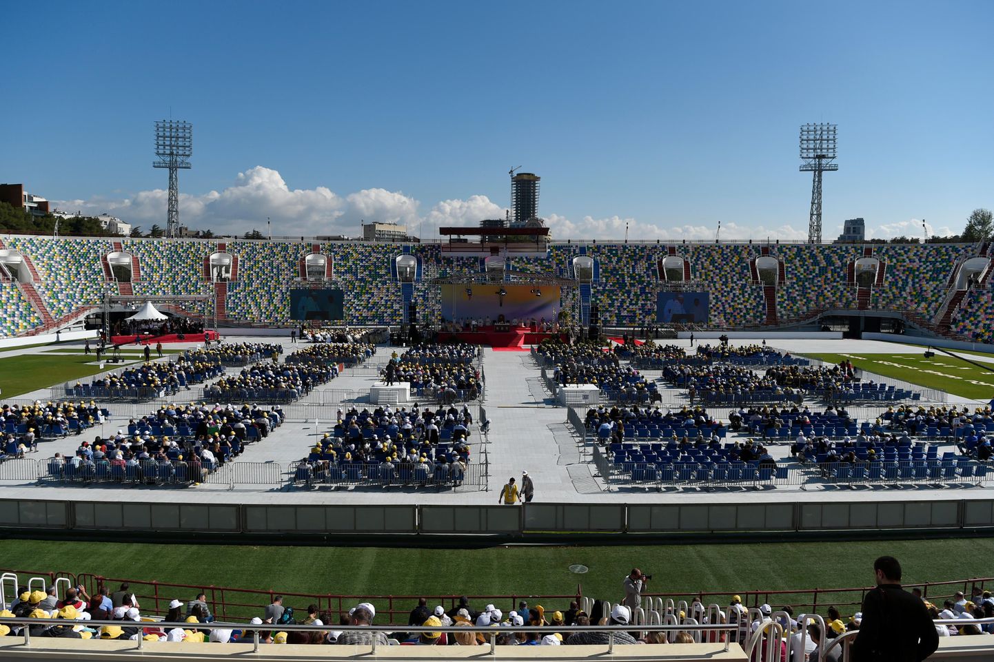 Paavsti peetud missa Tbilisi staadionil.