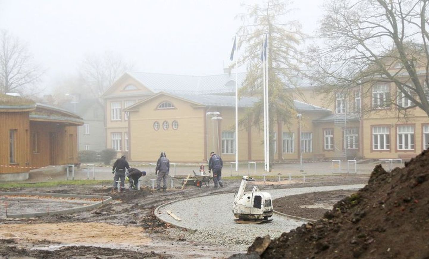 MTÜ Rakvere Eragümnaasiumi Hariduskogu ehitab koolile spordiväljakut