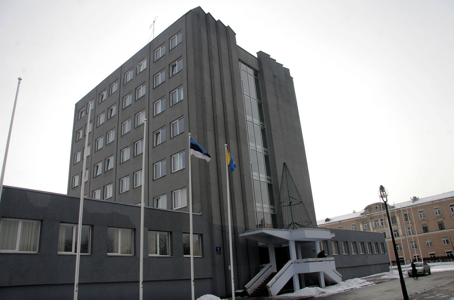 Kohtla-Järve linnavalitsus on töökoha üles öelnud juba üheksale raamatupidajale, aga koondamisi tuleb hallis majas töötajate seas veel.