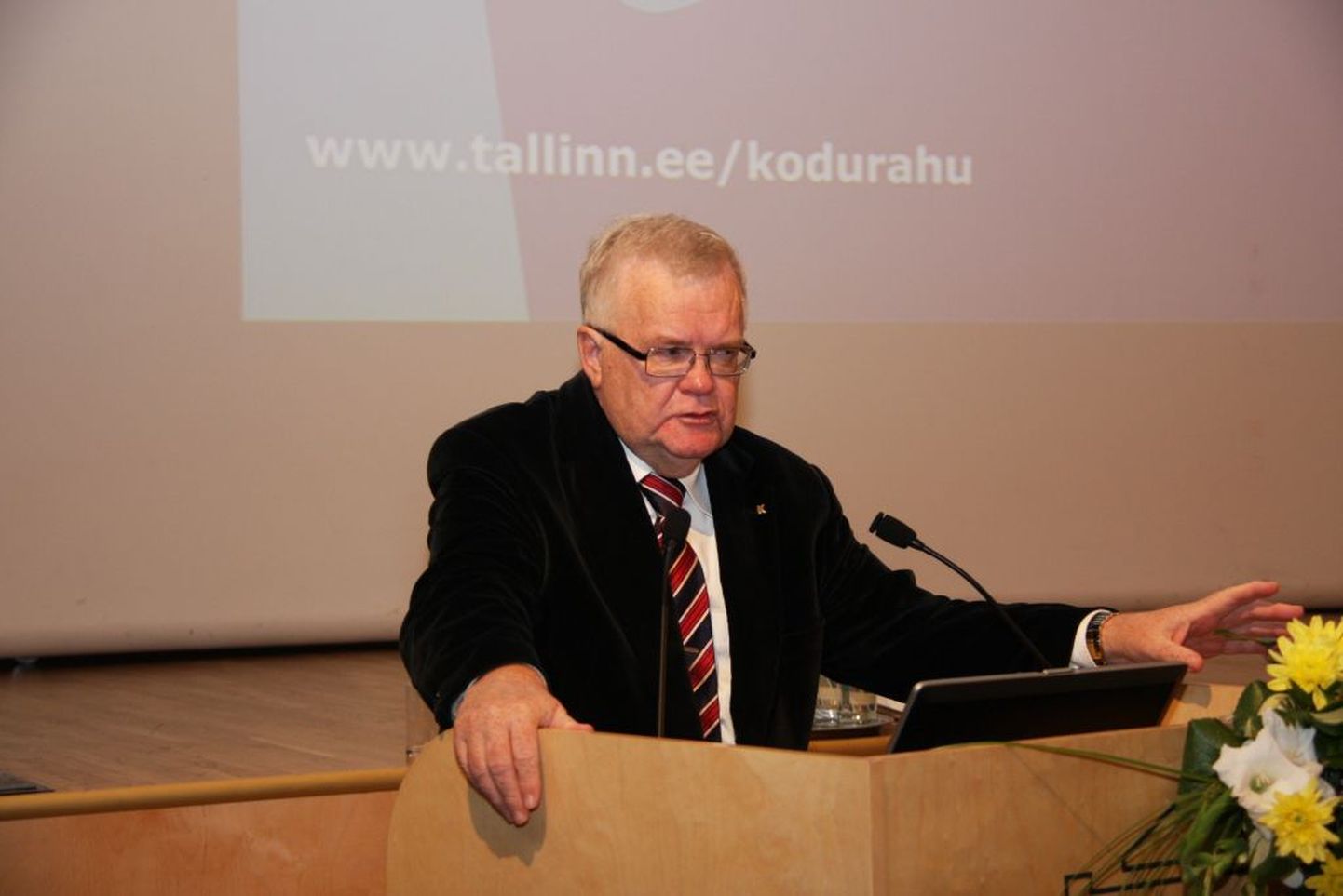 Мэр Таллинна Эдгар Сависаар на форуме «Гражданский мир».