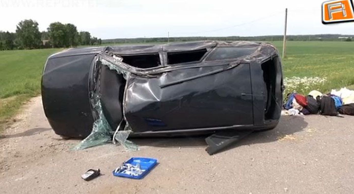 Tartumaal Kambjas sattus avariisse välistudengi juhitud sõiduauto.