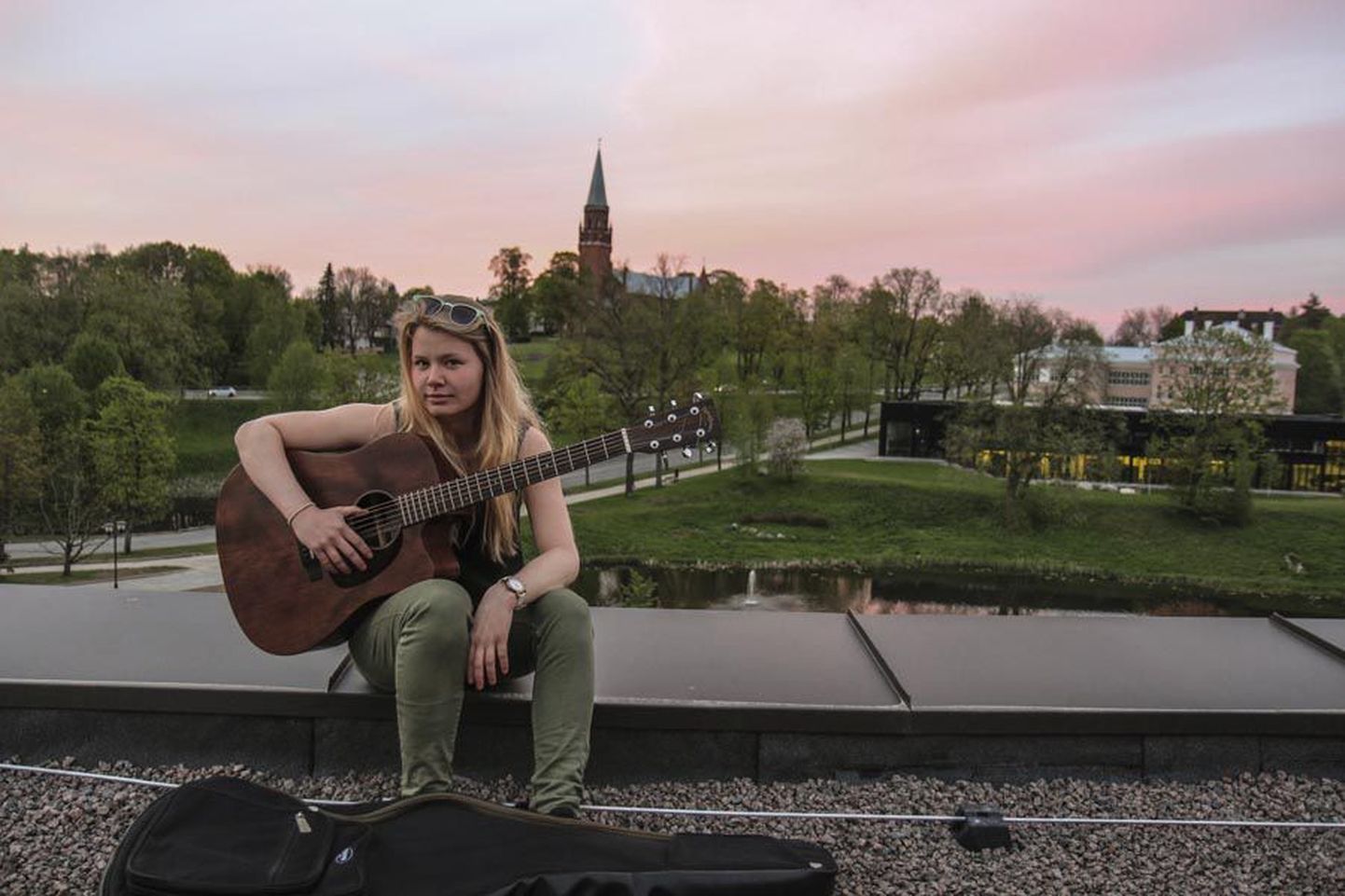 16-aastane Haldi Välimäe astub reede hilisõhtul ajaloo esimese artistina Ugala katusele, et esitleda publikule oma debüütplaati.