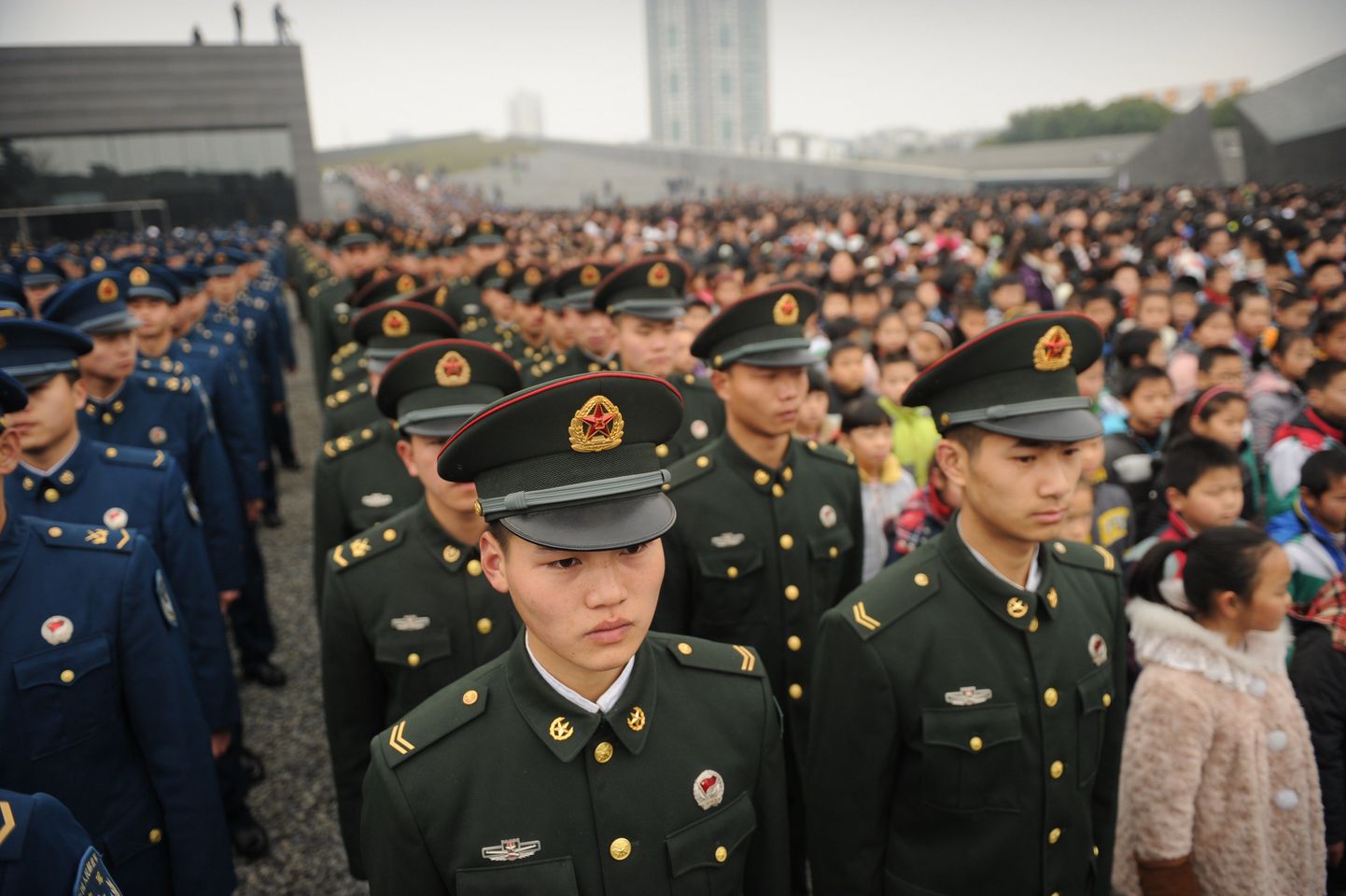 Hiina sõjaväelased 13. detsembril Nanjingi veresauna 75. aastapäevaks korraldatud mälestustseremoonial.