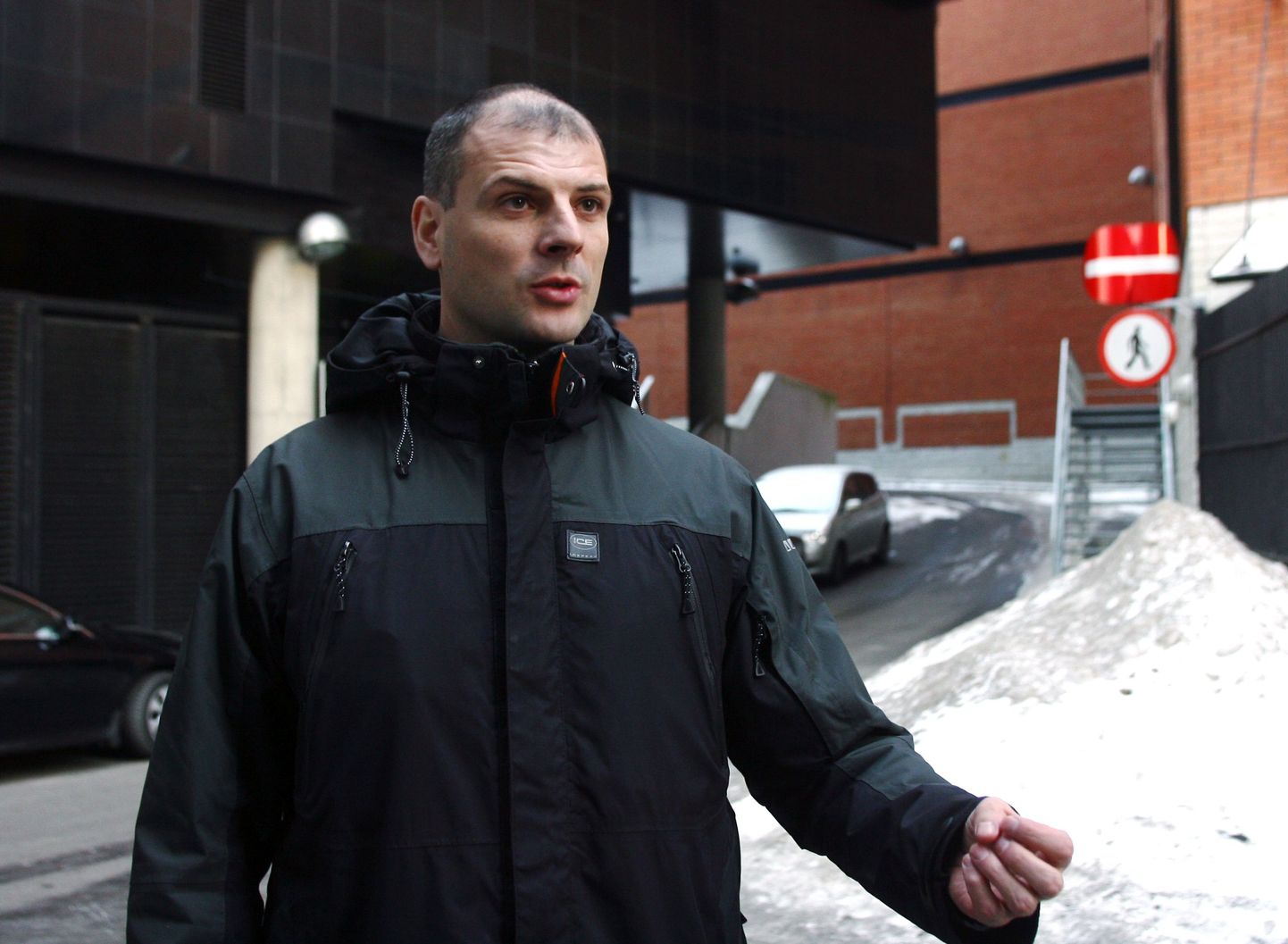 Munitsipaalpolitseist vallandatud Kalmer Filatov läheb endise tööandja vastu kohtusse.