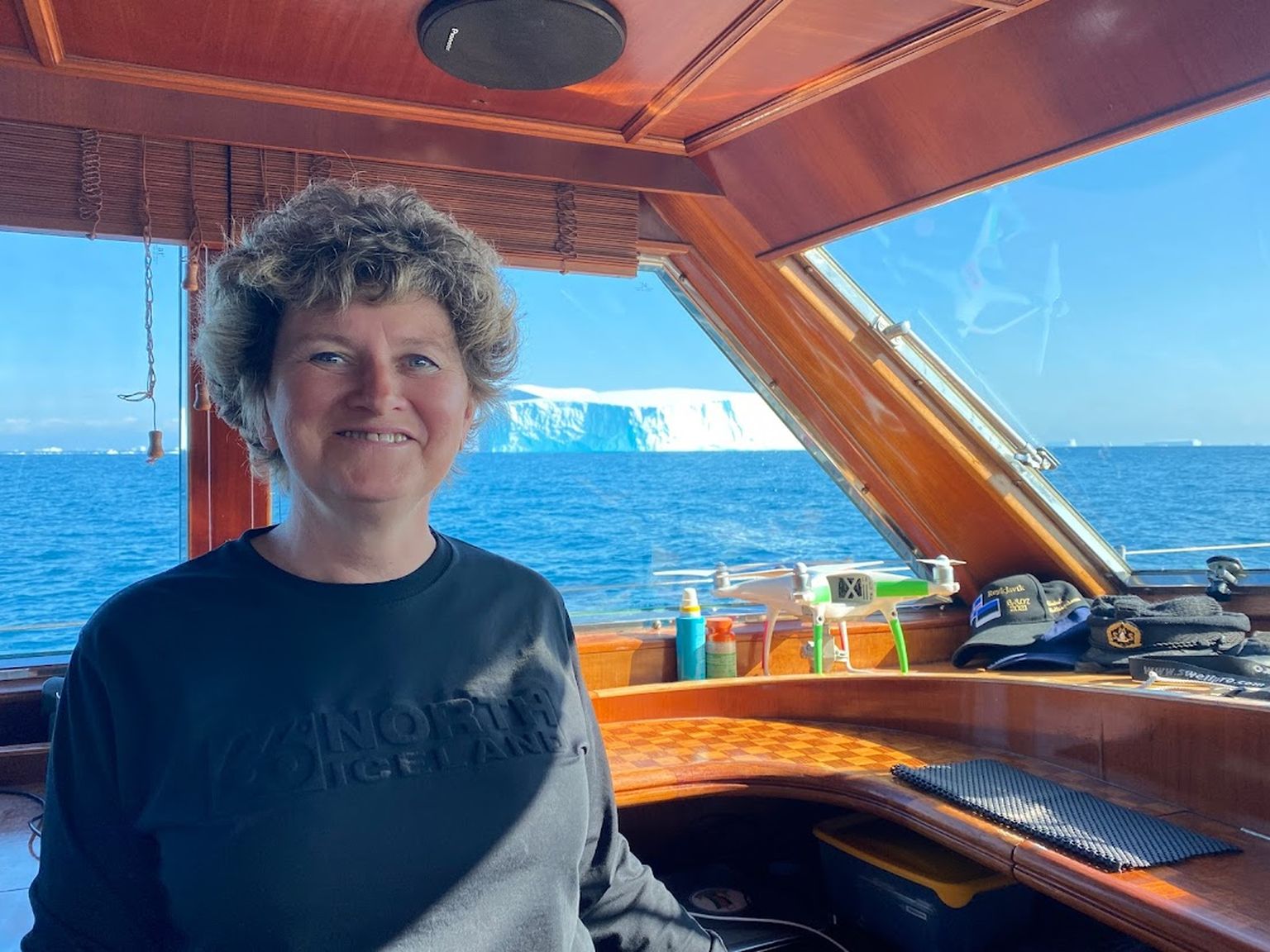 Jäämägesid täis Arktika vetes avastusretkel käinud «Admiral Bellingshausen» jõudis sügiseks õnnelikult koju tagasi. Maris Pruuli on elamused kirja pannud ning teosest saab allpool võtta väikse lugemisampsu.