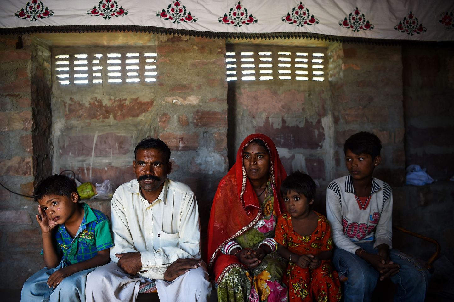Jodhpuri illegaalses migrandiasunduses elav Pakistani hindude perekond.