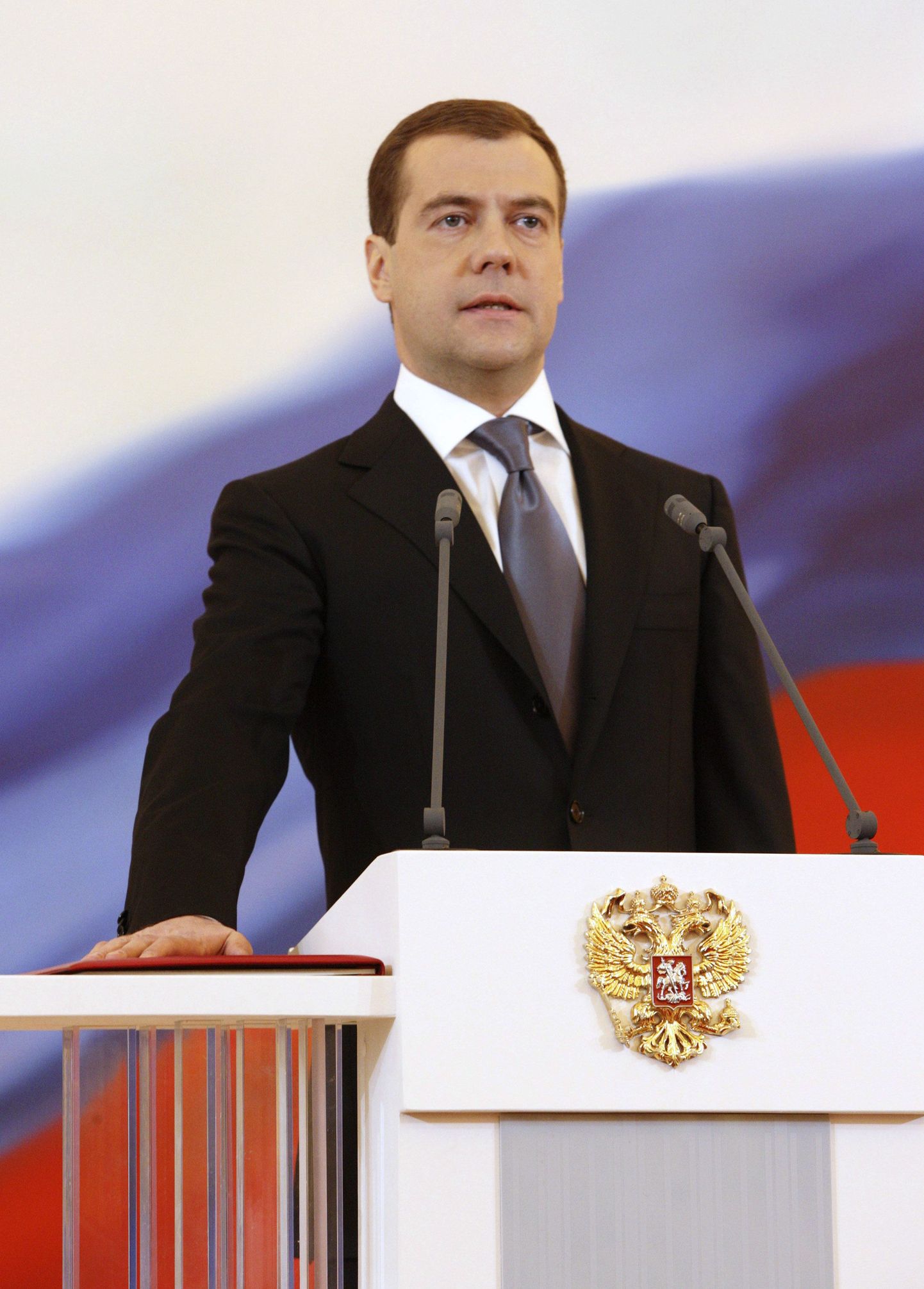 Dmitri Medvedev ametivannet andmas