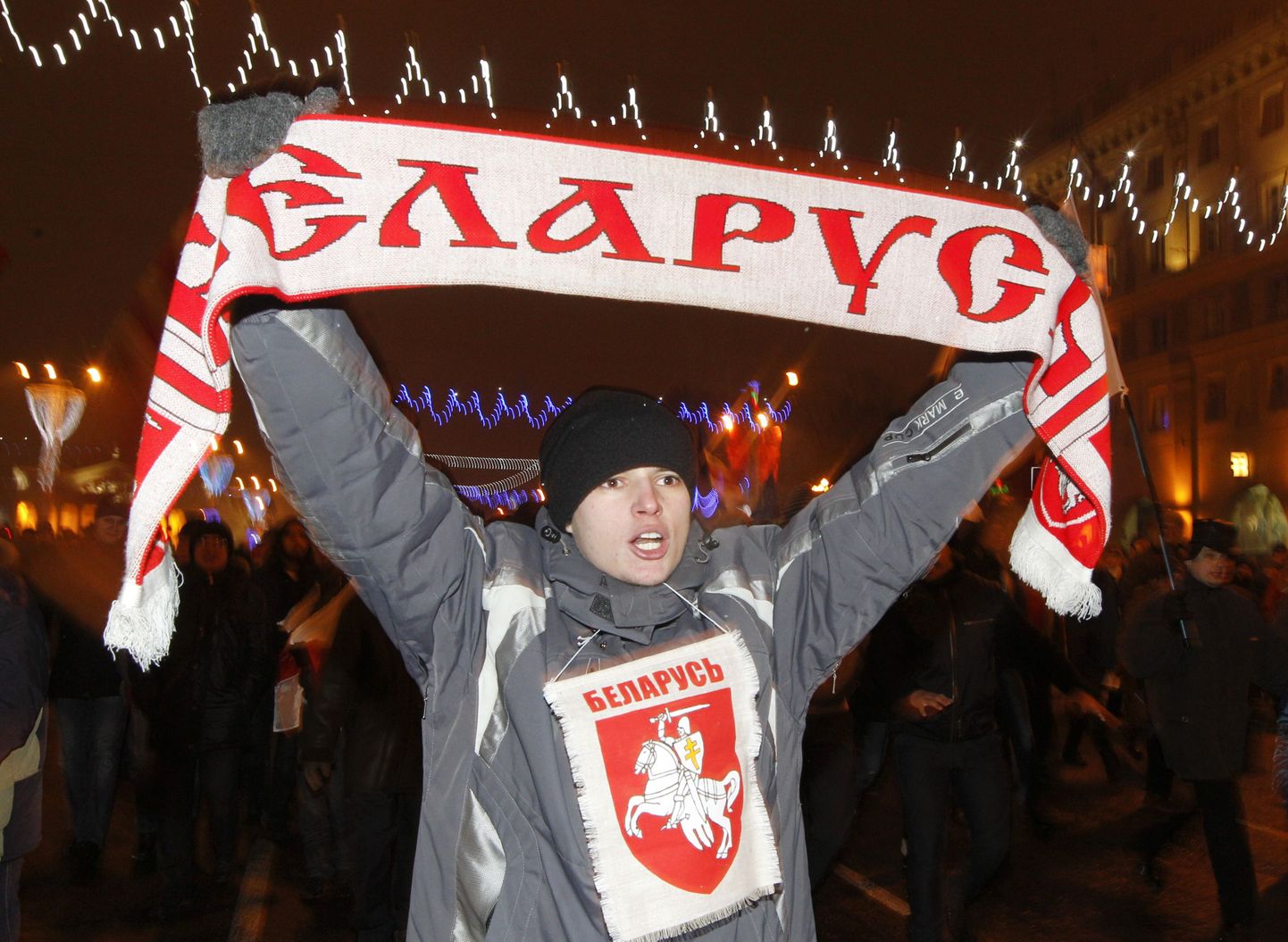 Valgevenelane 2010. aasta presidendivalimiste järel toimunud tänavameeleavalduselt.